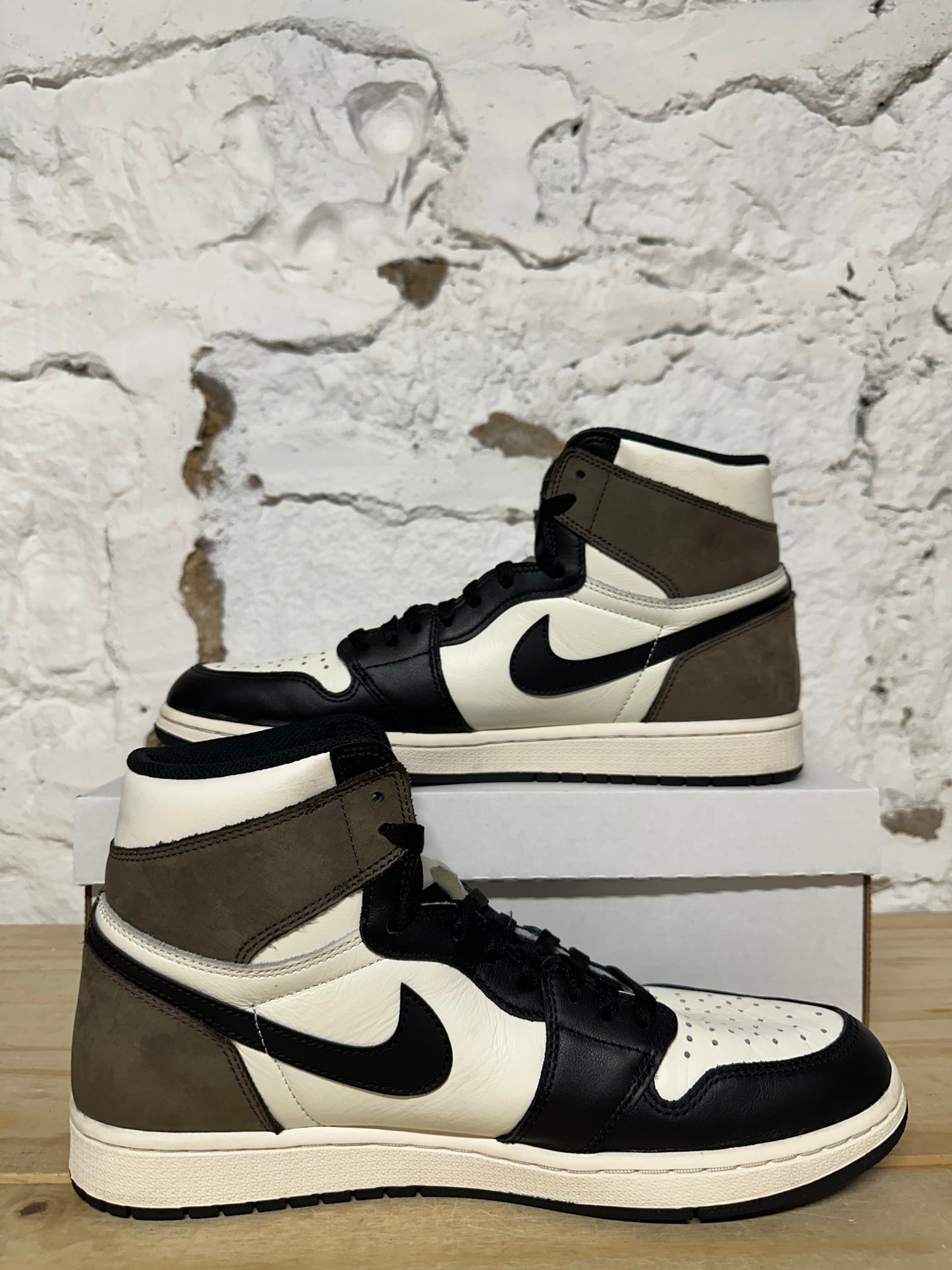 Air Jordan 1 High Dark Mocha Sz 11.5