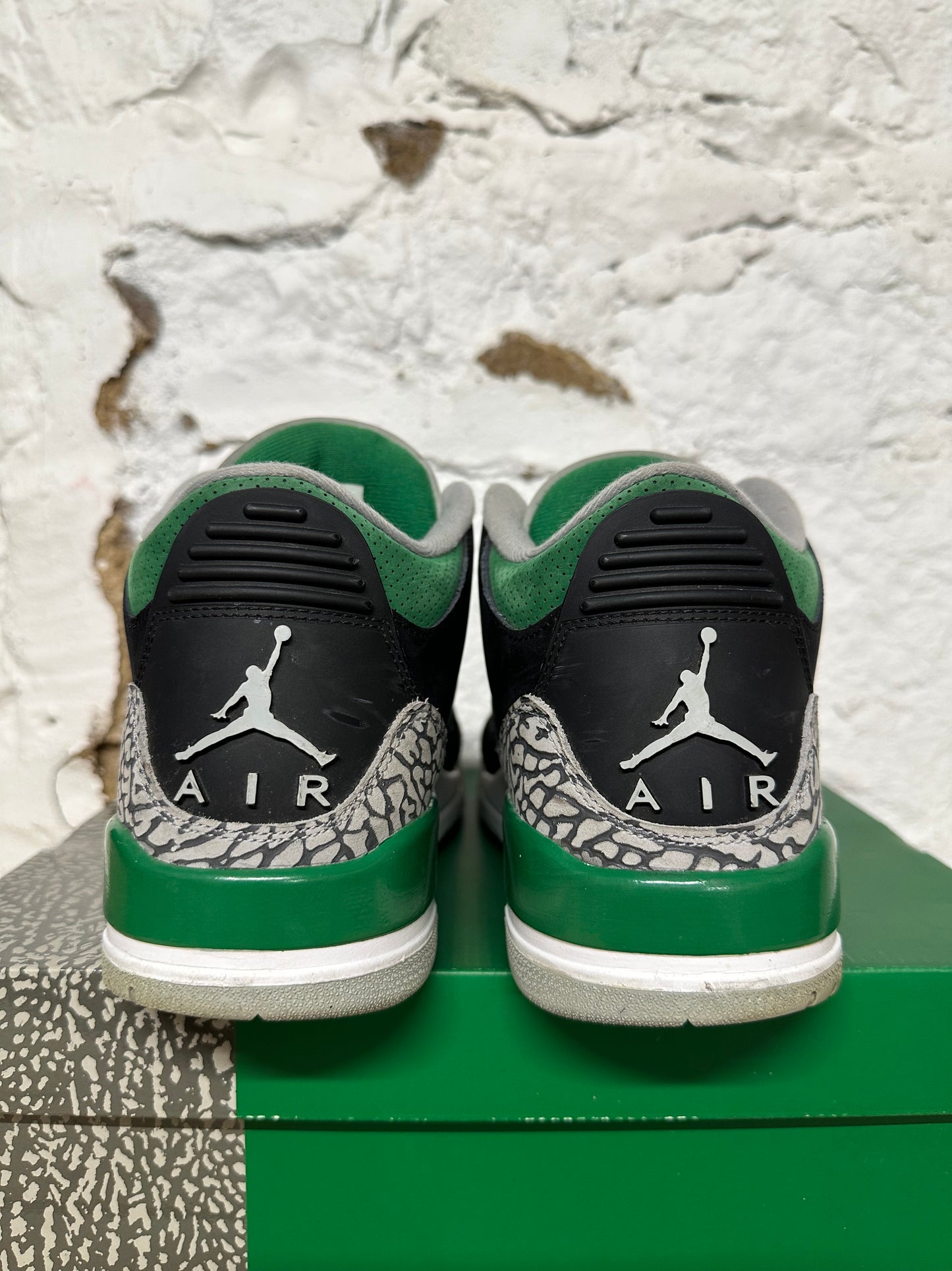 Air Jordan 3 Pine Green Sz 10