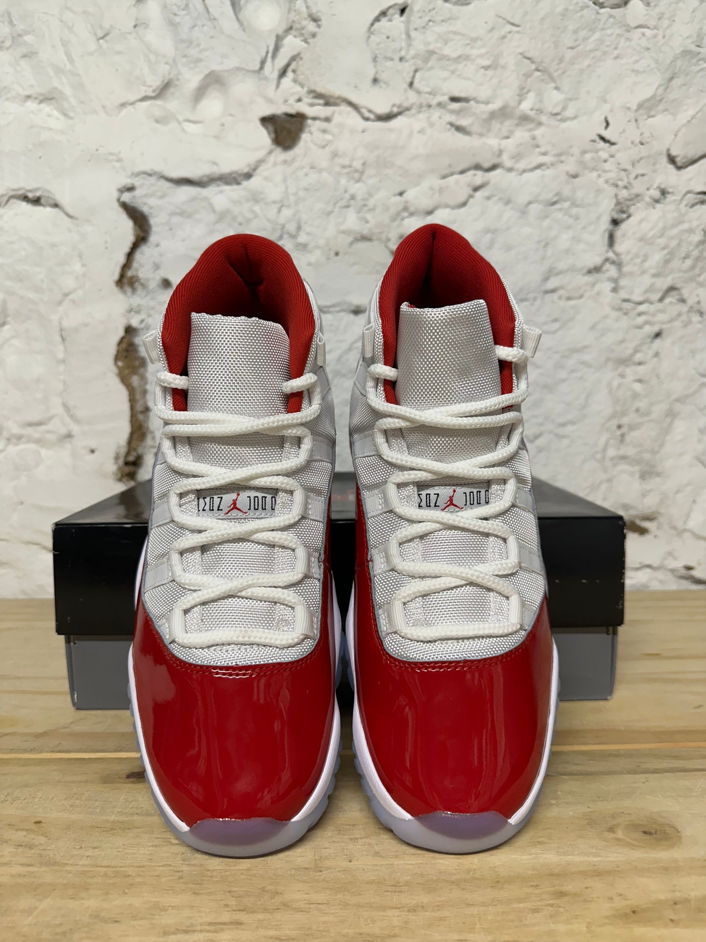 Air Jordan 11 High Cherry Sz 9 DS