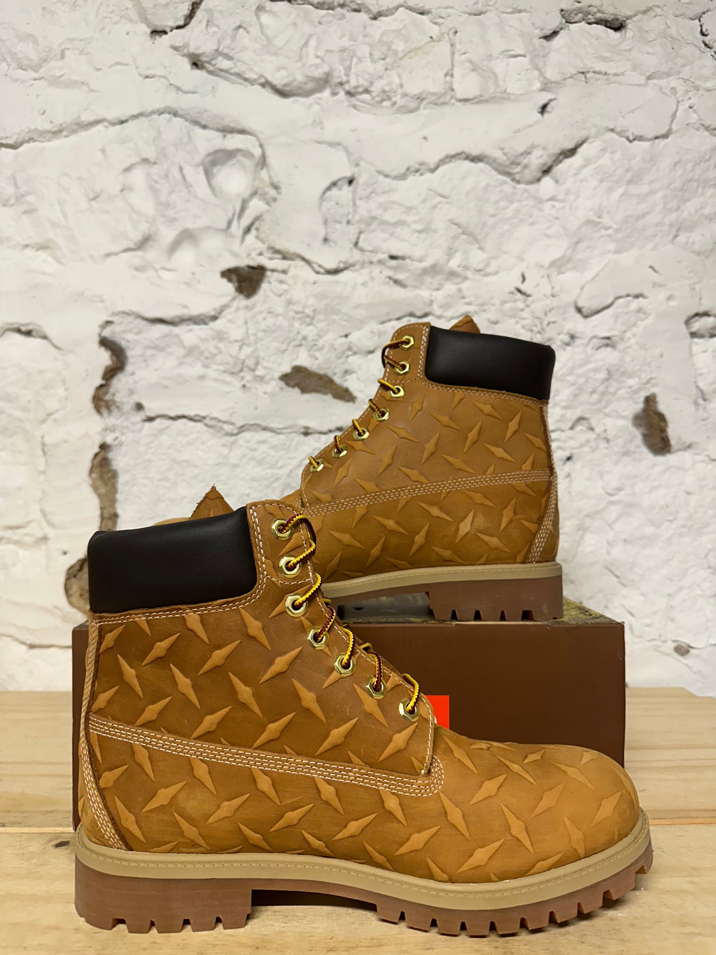 Supreme Timberland Embossed Diamond Wheat Sz 10.5 DS