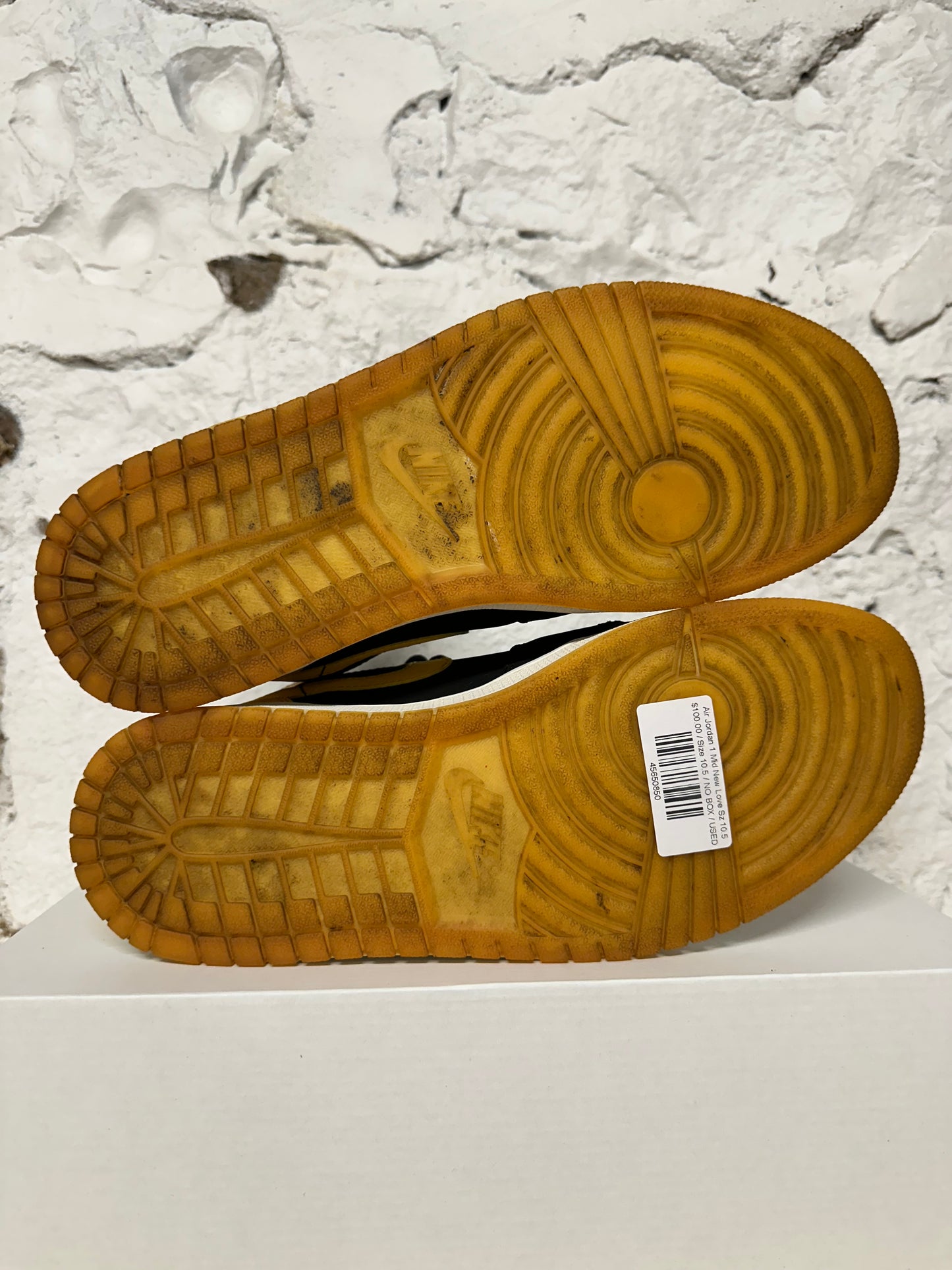 Air Jordan 1 Mid New Love Sz 10.5