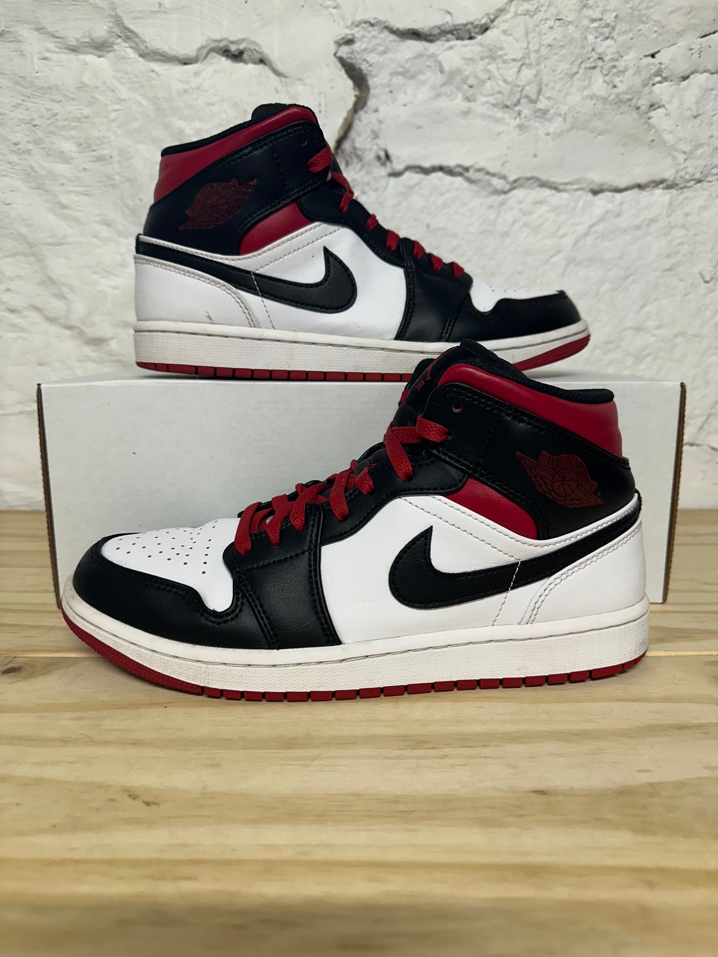 Air Jordan 1 Mid Black White Red Sz 8.5