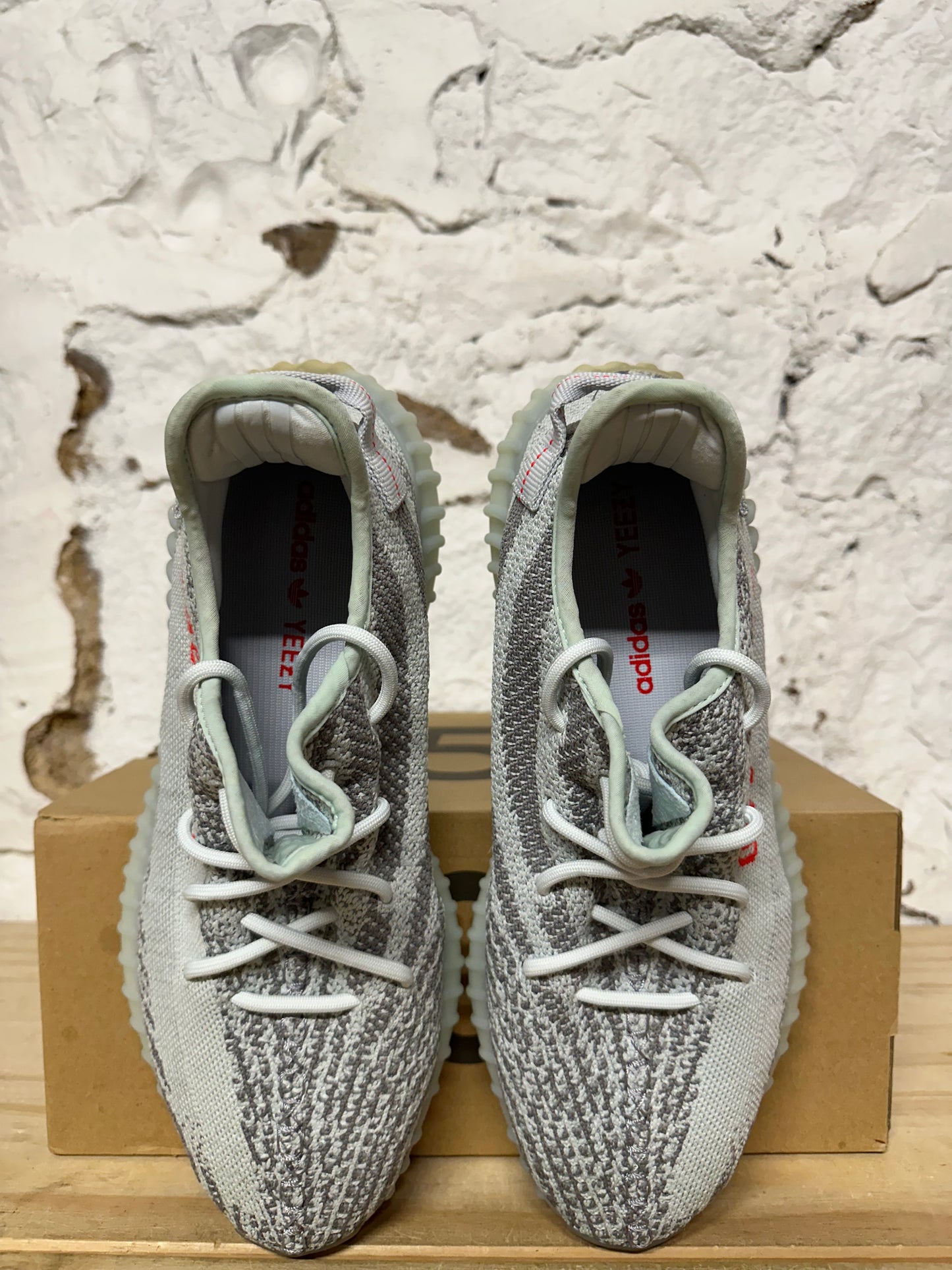 Yeezy 350 V2 Blue Tint Sz 11 DS