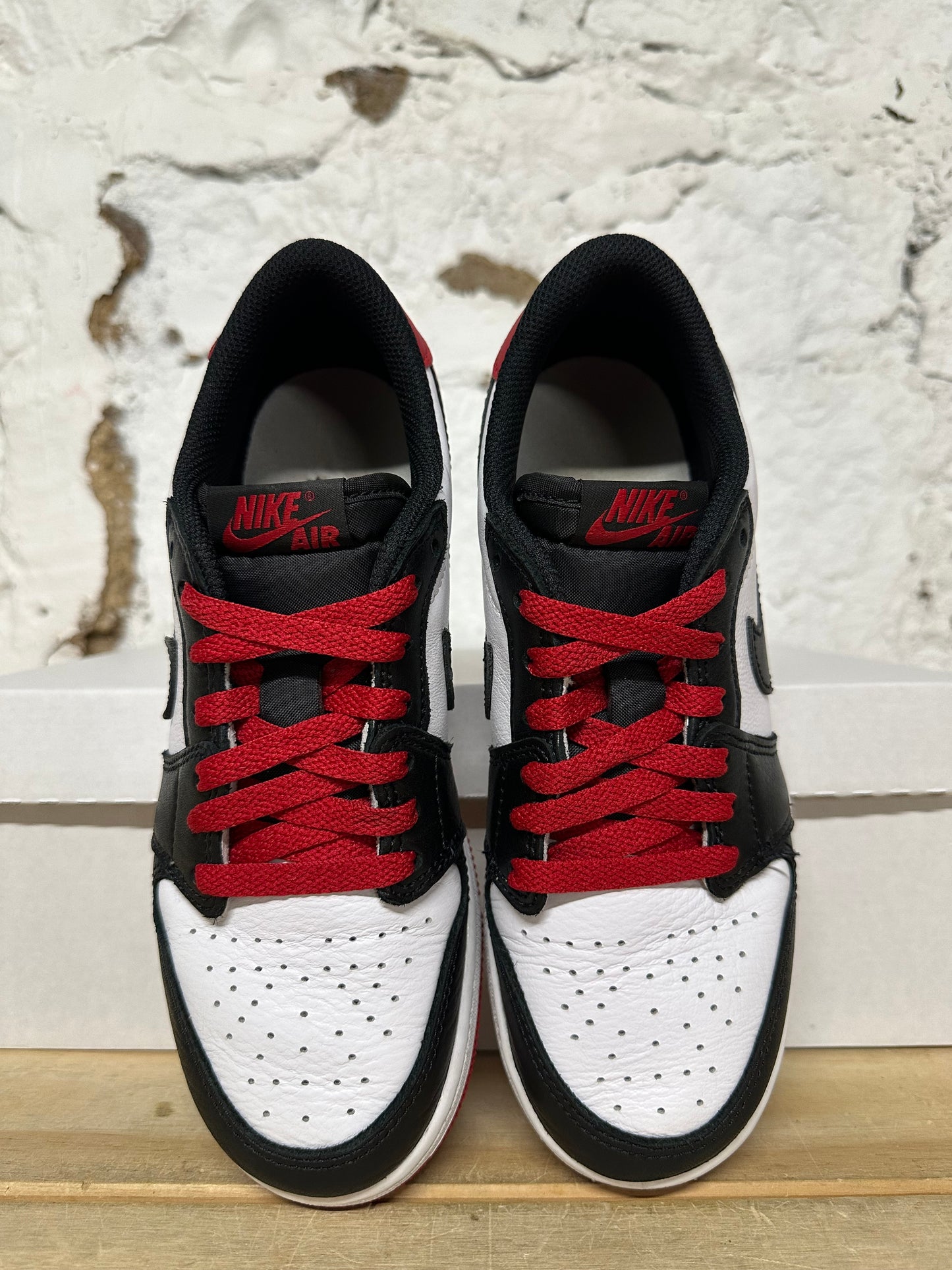 Air Jordan 1 Low Black Toe Sz 5Y