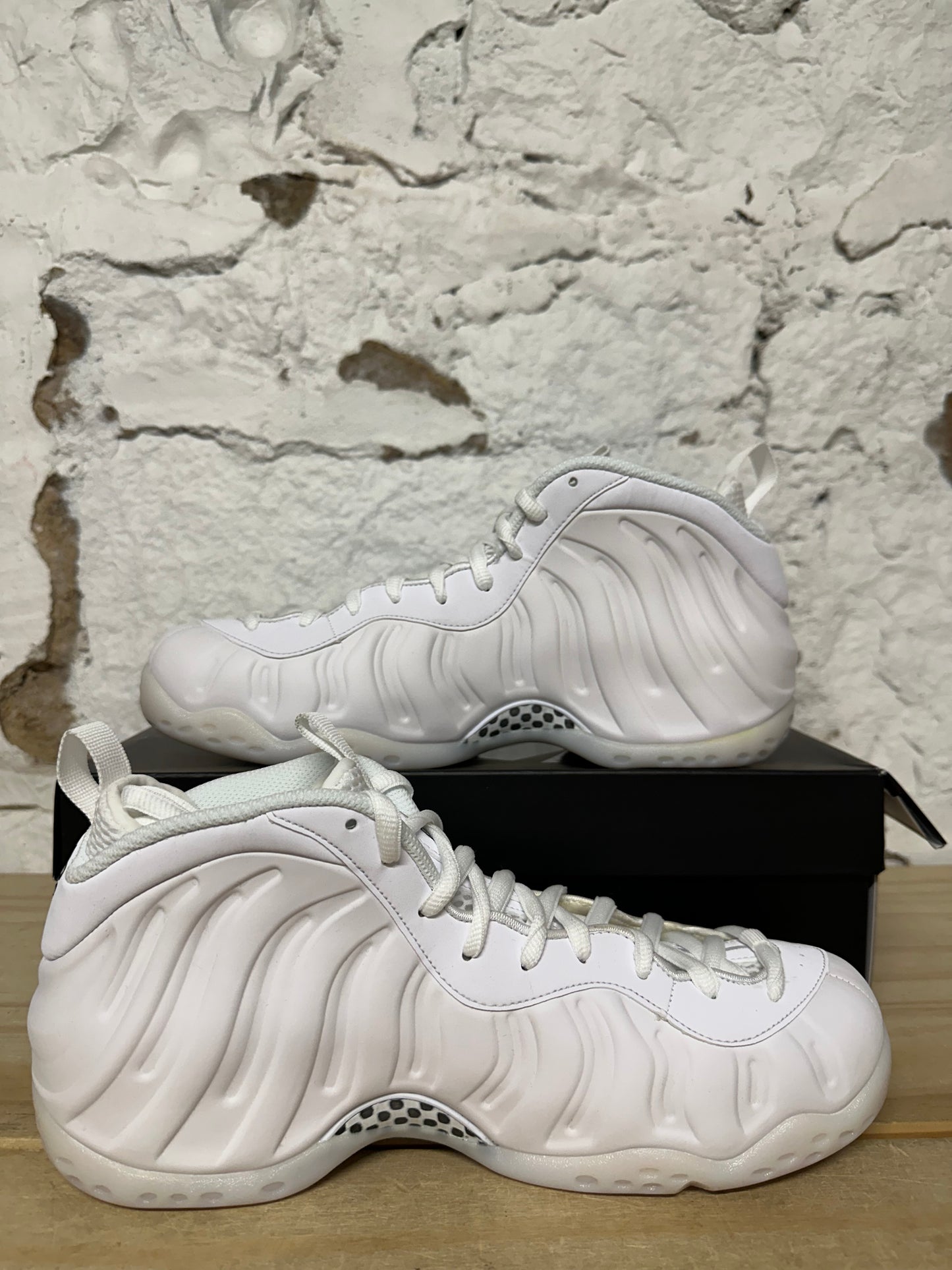 Nike Air Foamposite One Triple White Sz 9 DS