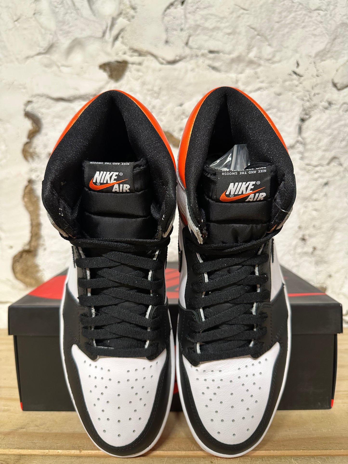 Air Jordan 1 High Electro Orange Sz 11