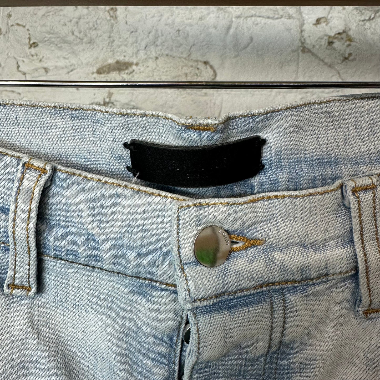 Amiri Knee Rip Plain Lightwash Blue Denim Jeans Sz 32