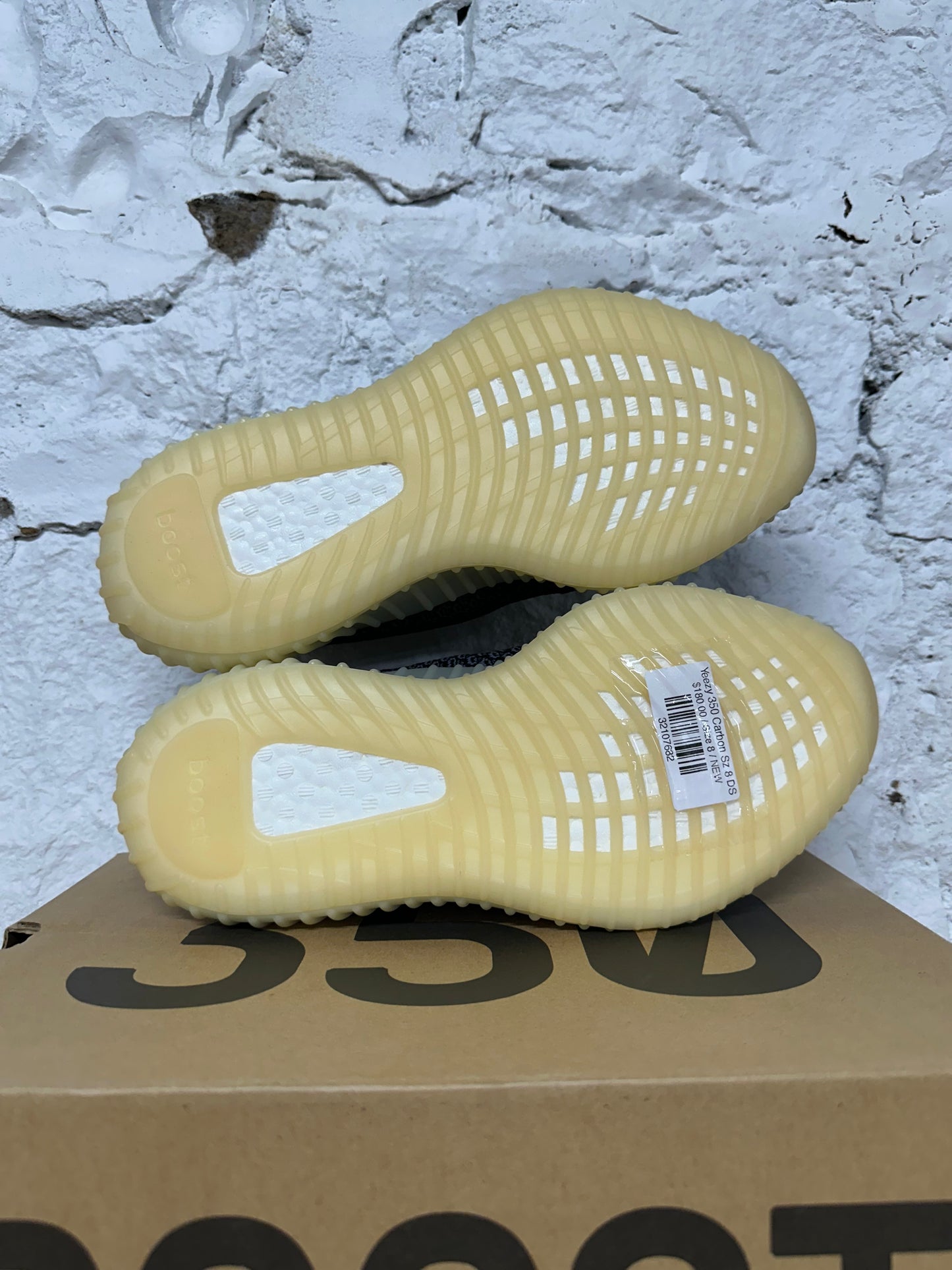 Yeezy 350 V2 Carbon Sz 8 DS