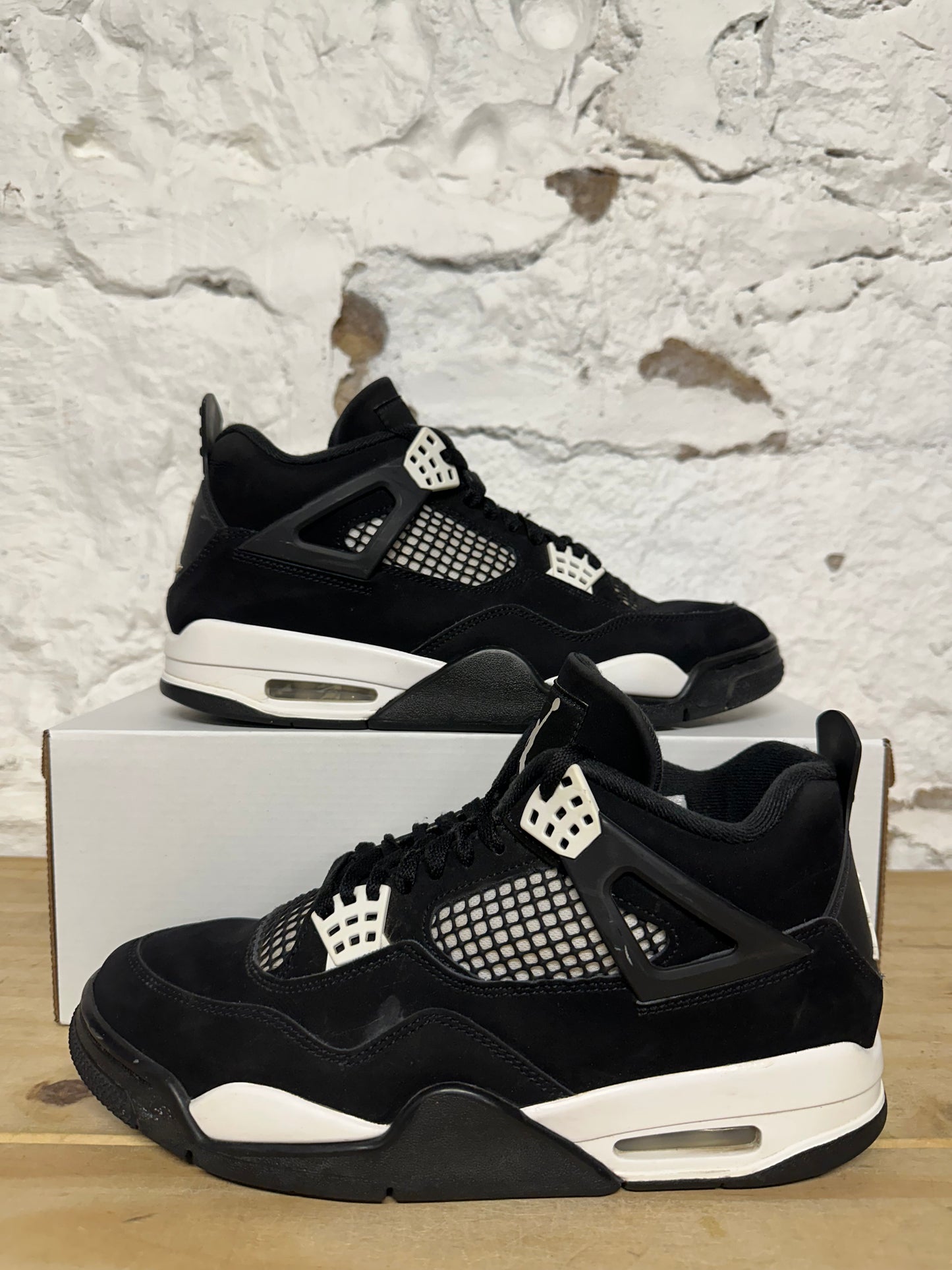 Air Jordan 4 White Thunder Sz 9