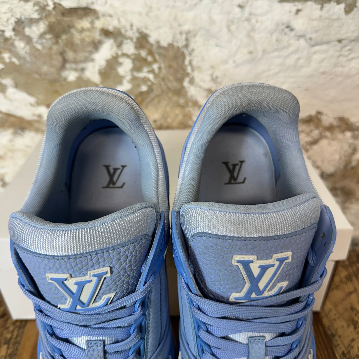 Louis Vuitton Light Gradient Blue Trainer Sneaker Sz 10.5 (9LV)
