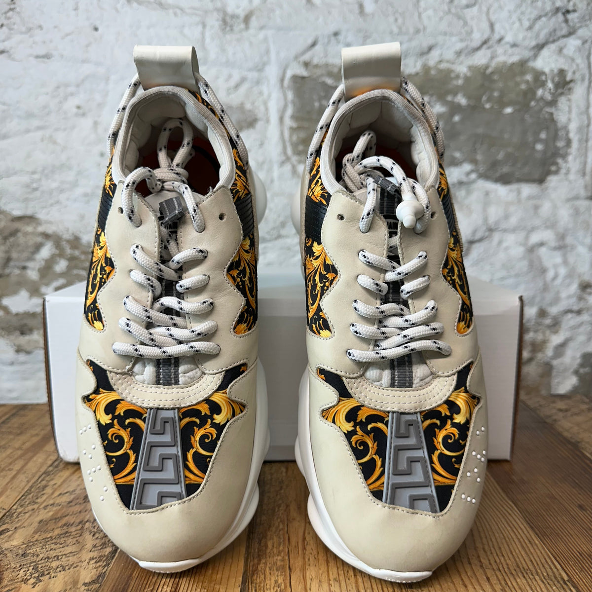 Versace Chain Reaction Cream White Sneaker Sz 7 (40)