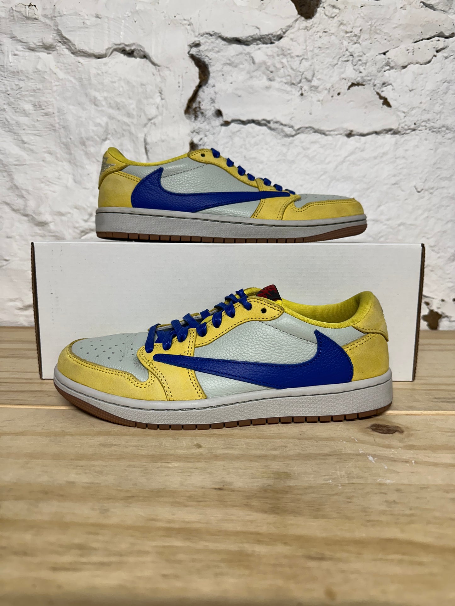 Air Jordan 1 Low Travis Scott Canary Sz 7 (8.5W)