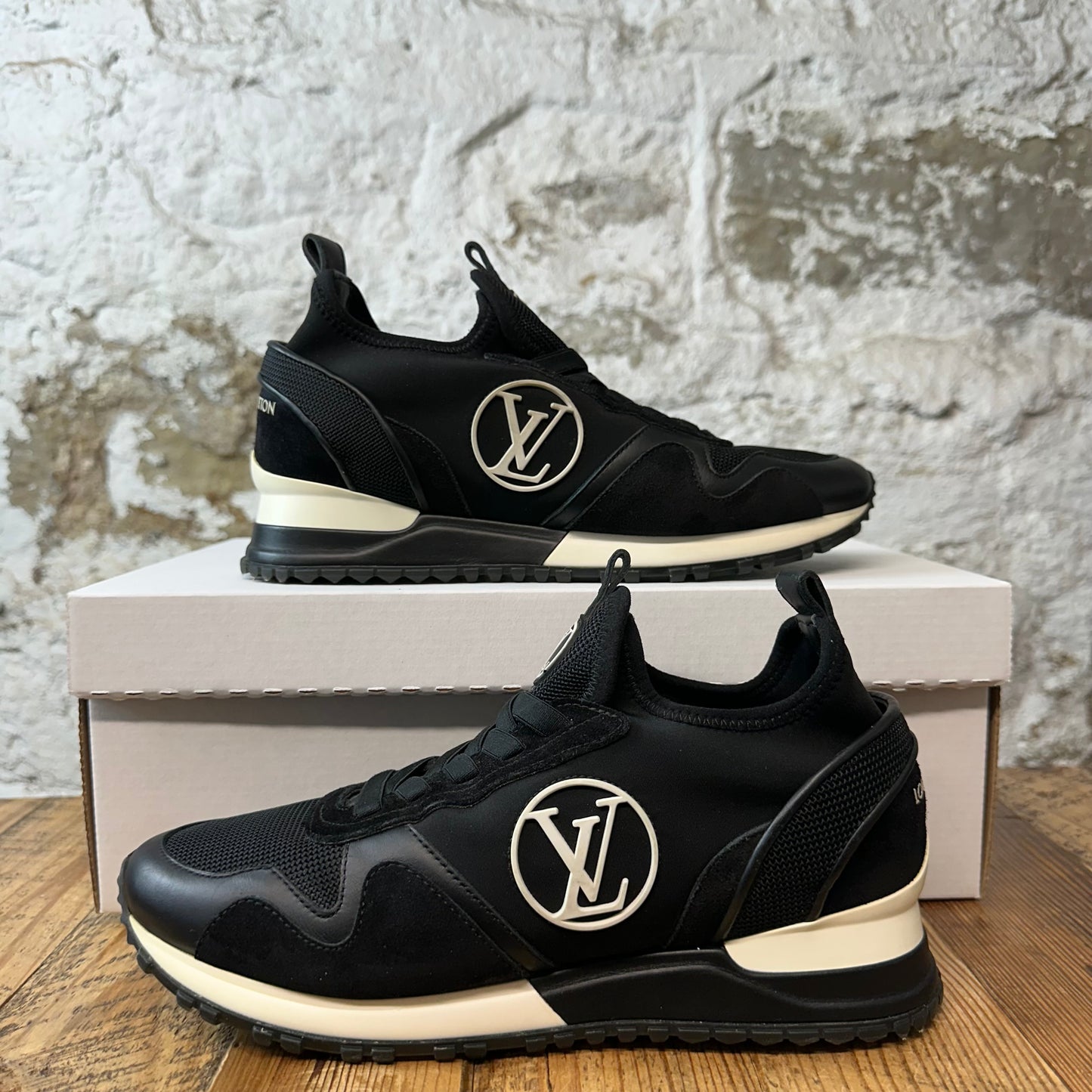 Louis Vuitton Black White Mesh Runaway Sneaker Sz 6 (38)