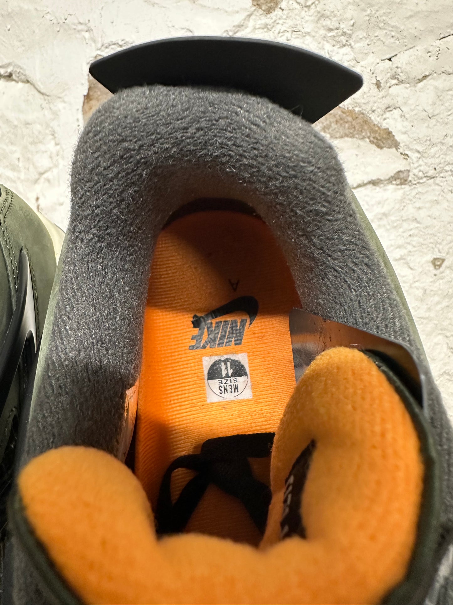 Air Jordan 4 Undefeated Sz 11