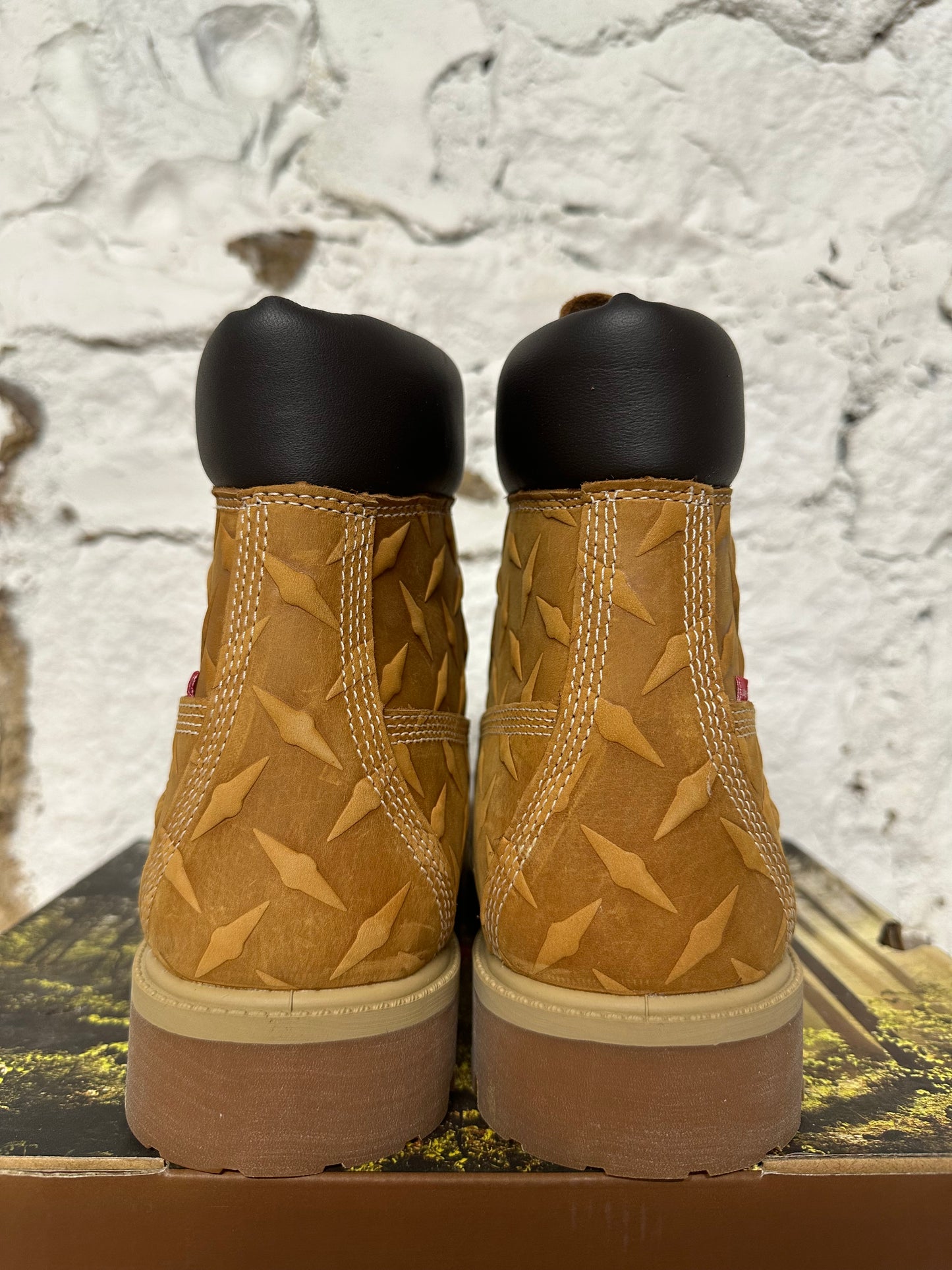 Supreme Timberland Embossed Diamond Wheat Sz 10.5 DS
