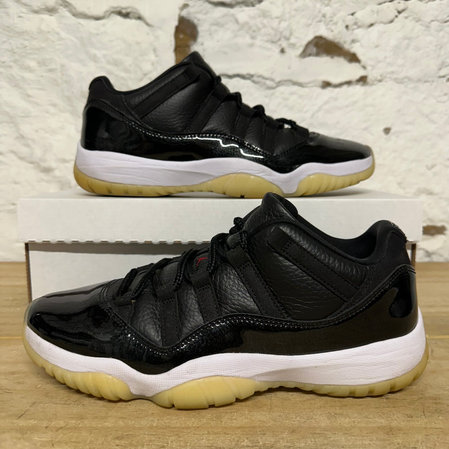 Air Jordan 11 Low 72-10 Sz 10