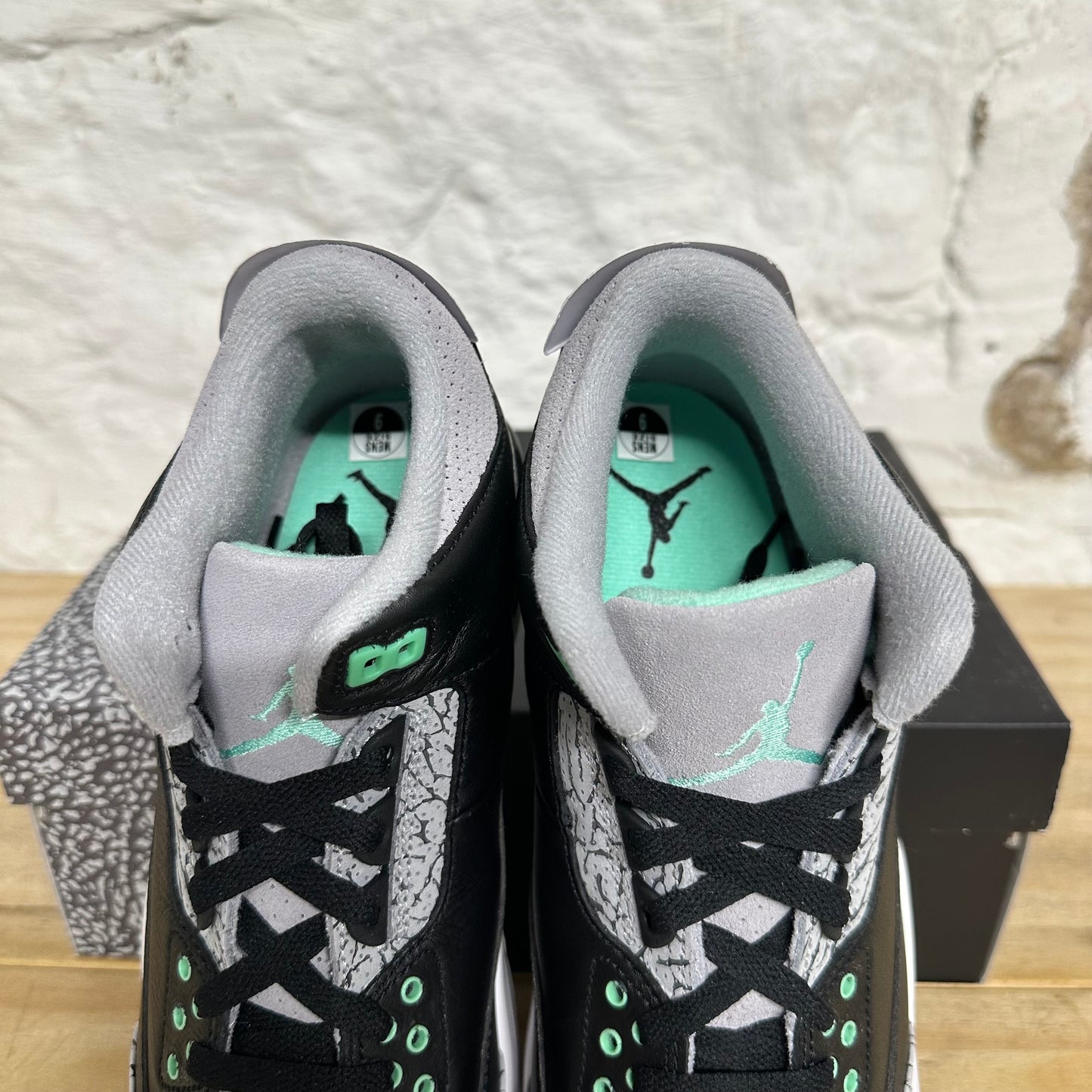 Air Jordan 3 Green Glow Sz 9 DS
