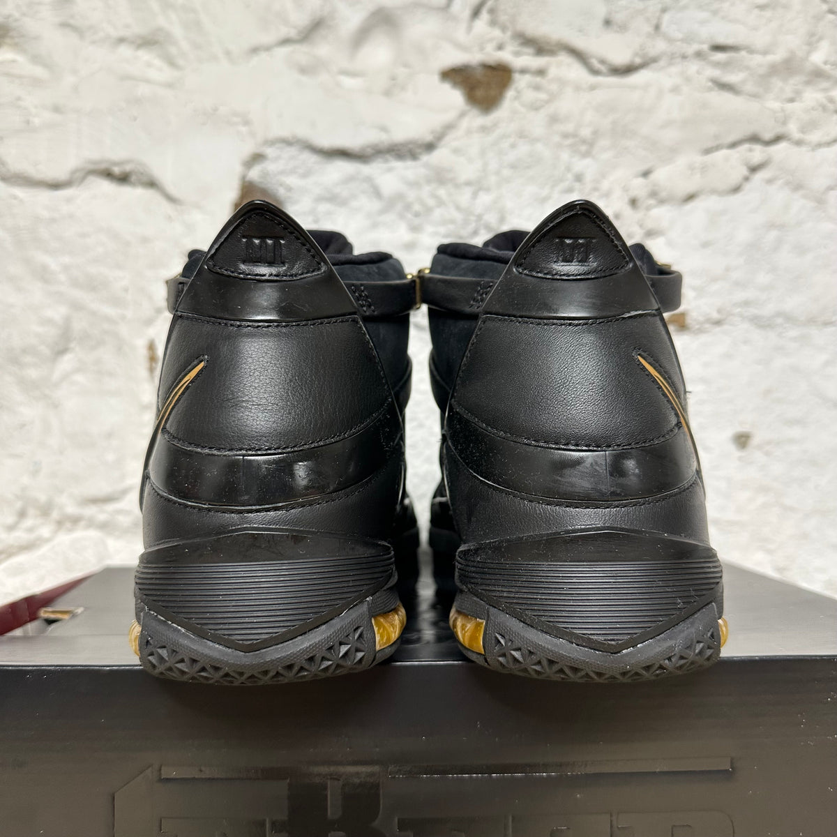 Nike LeBron Zoom 3 Black Metallic Gold Sz 10 DS
