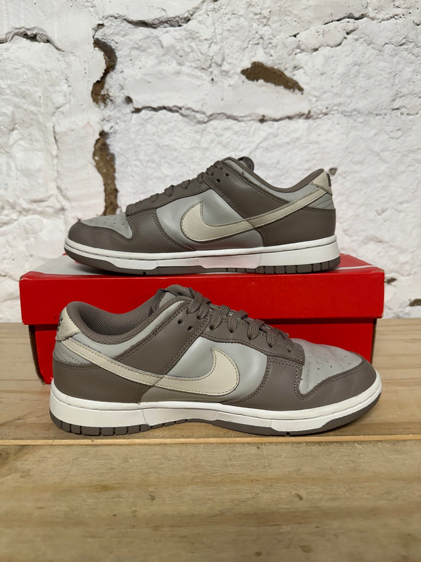 Nike Dunk Low Bone Beige Sz 7 (8.5W)