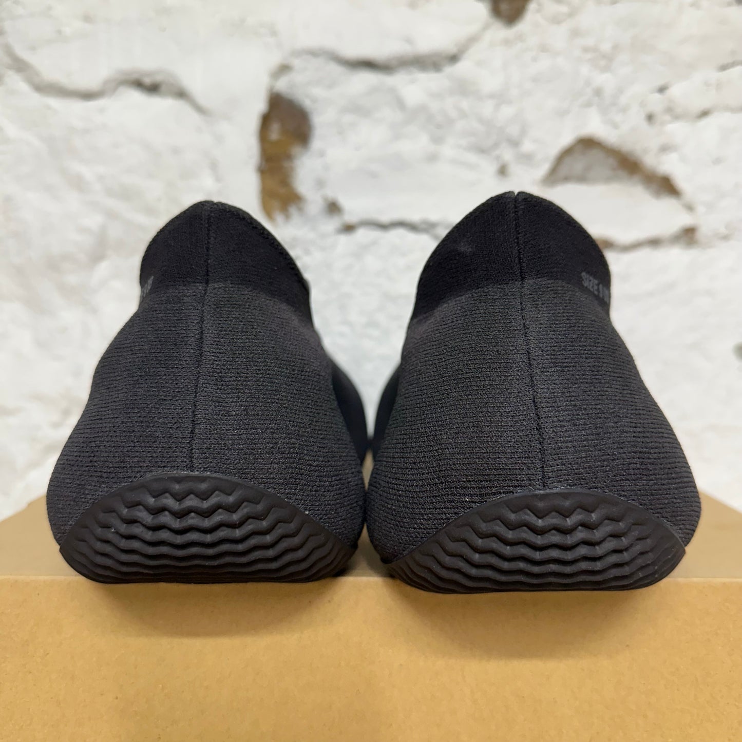 Yeezy Knit Runner Black Sz 9 DS