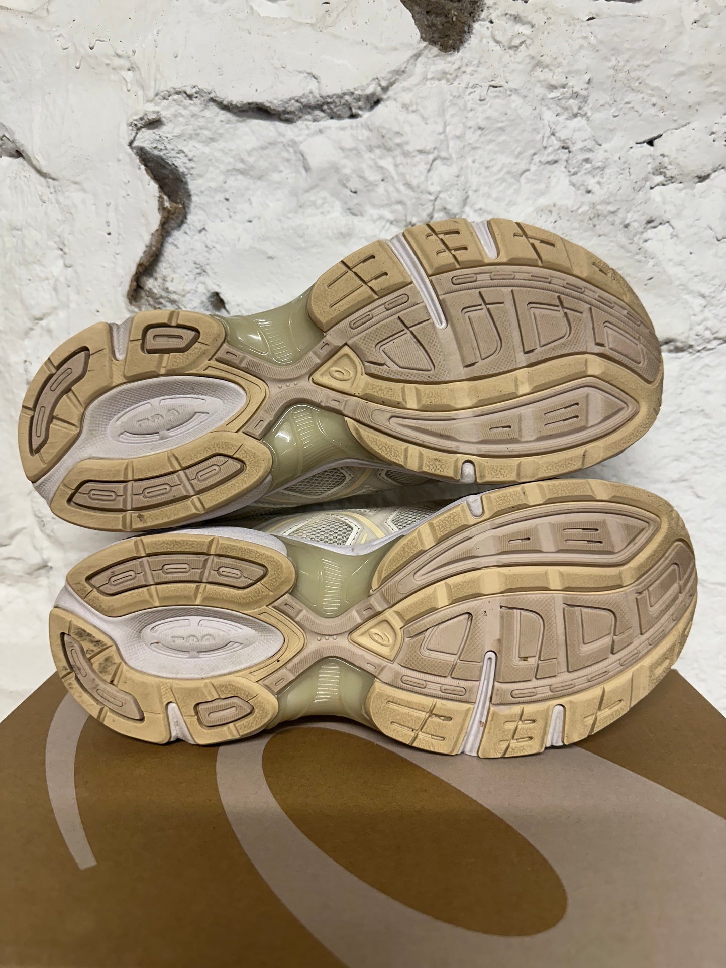 Asics Gel-1130 Cream Sz 6.5 (8W)