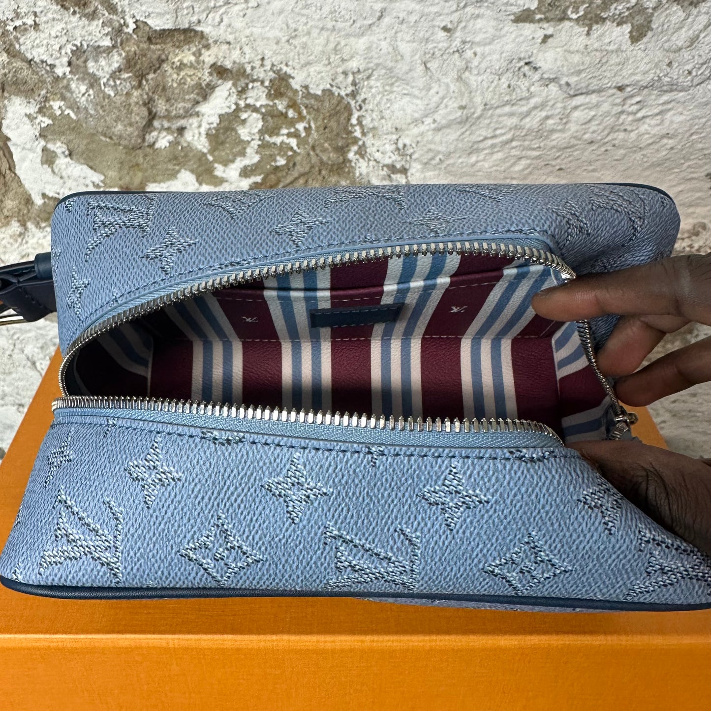 Louis Vuitton Locker Dopp Kit Toiletry Bag W/ Box DS