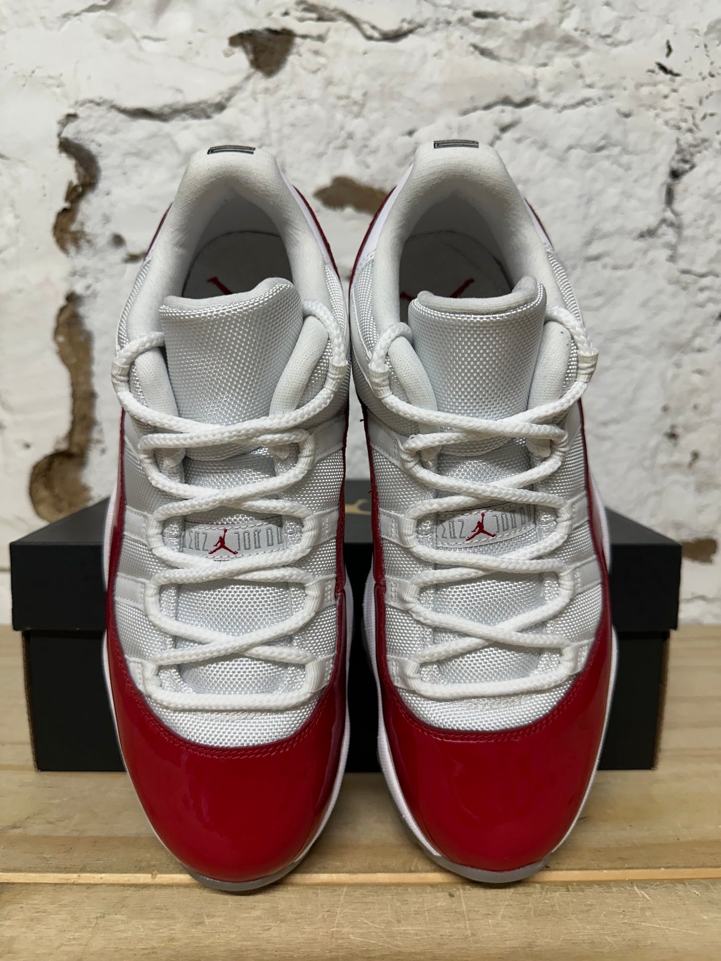 Air Jordan 11 Low Cherry Sz 8.5