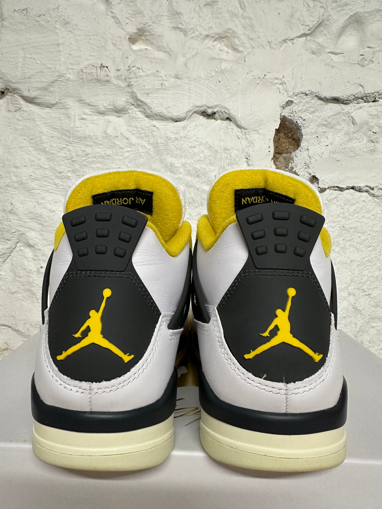 Air Jordan 4 Vivid Sulfur Sz 8.5 (10W)