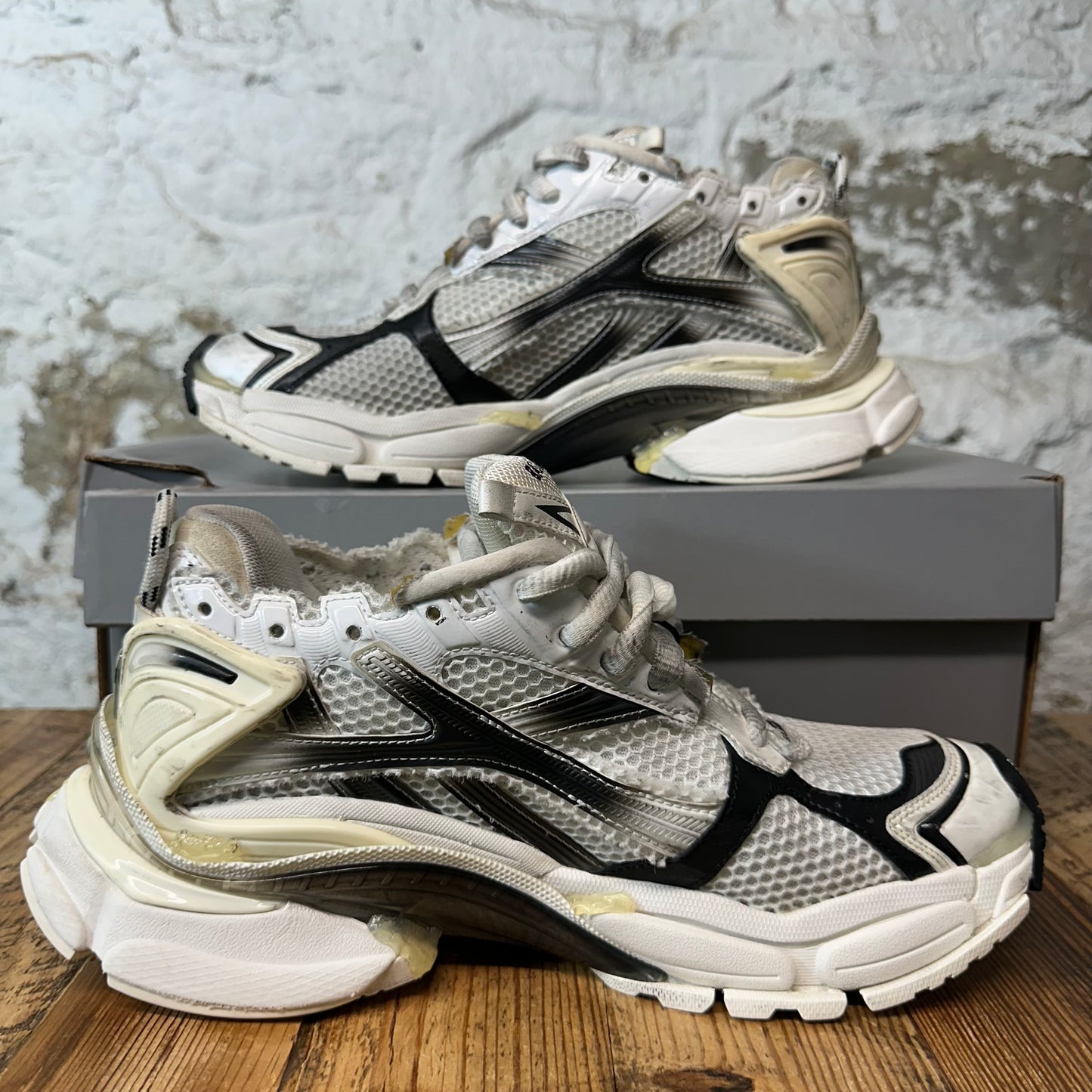 Balenciaga Runner Black White Gradient Sneaker Sz 8 (41)