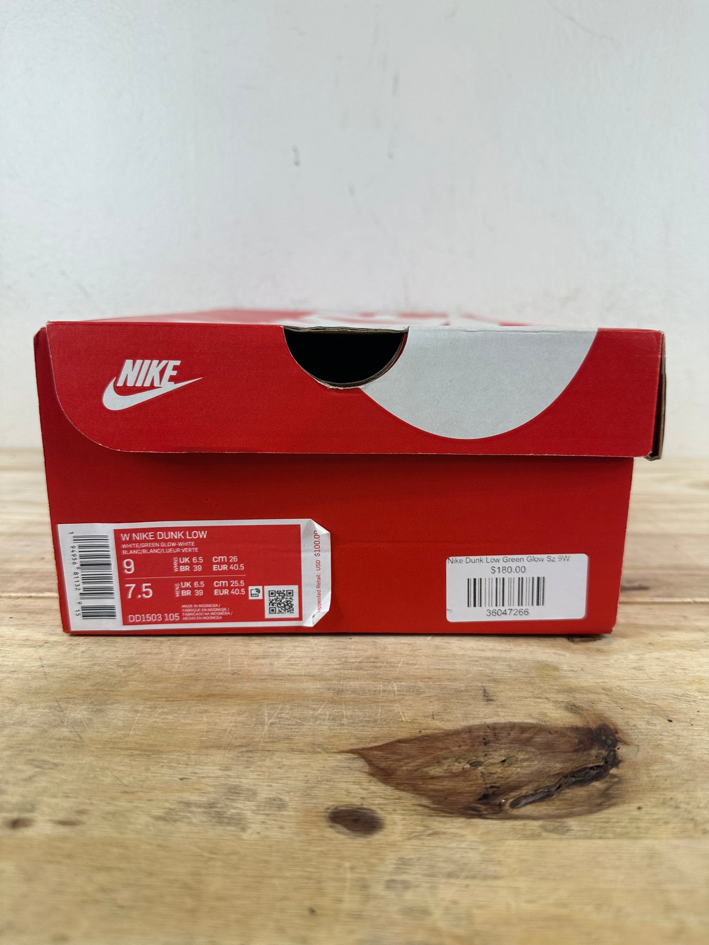 Nike Dunk Low Green Glow Sz 7.5(9W)