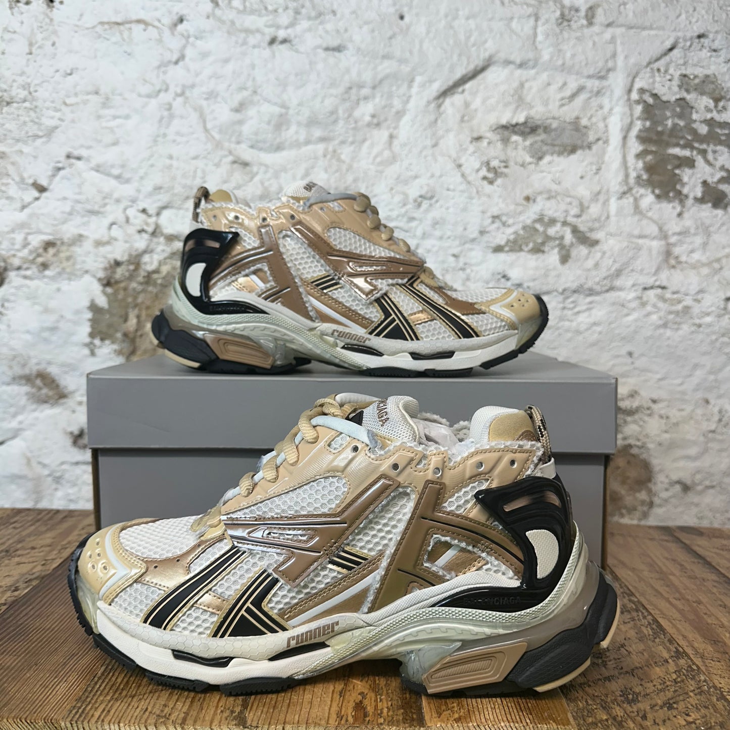 Balenciaga Runner Beige Black White Sneaker