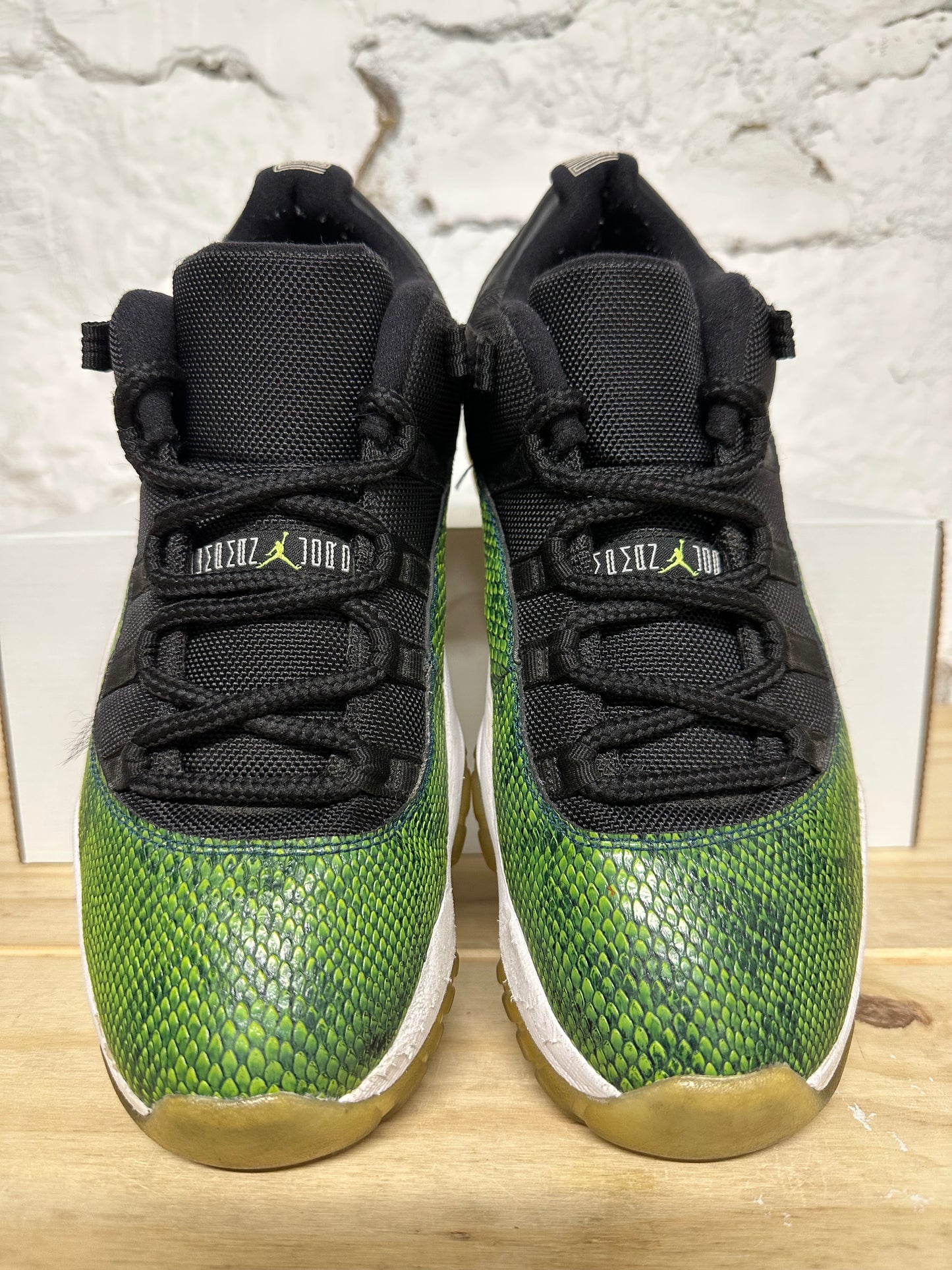 Air Jordan 11 Low Green Snakeskin Sz 8.5