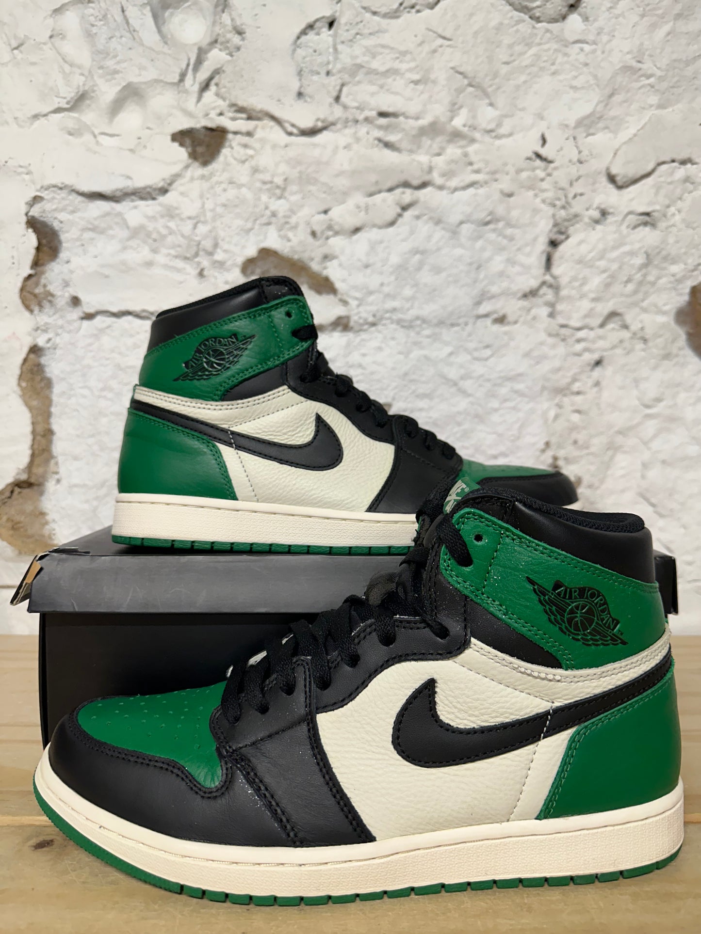Air Jordan 1 High Pine Green 1.0 Sz 10.5