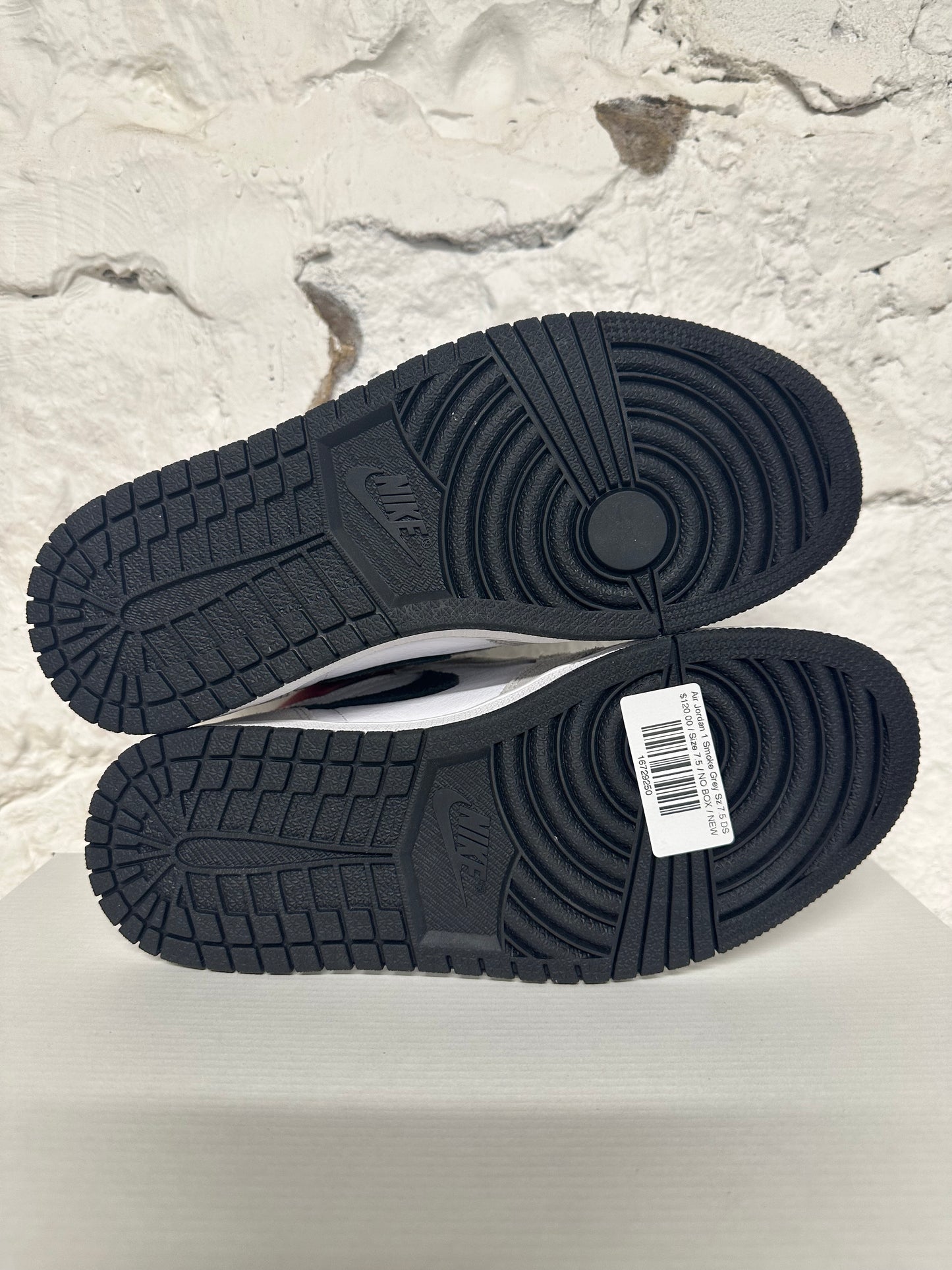 Air Jordan 1 High Light Smoke Grey Sz 7.5 DS