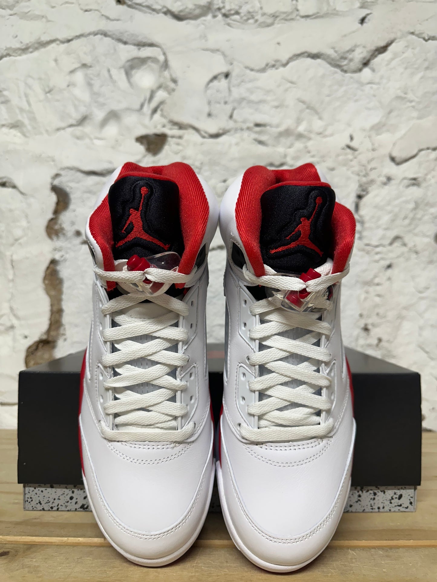 Air Jordan 5 Fire Red Black Tongue (2025) Sz 9 DS