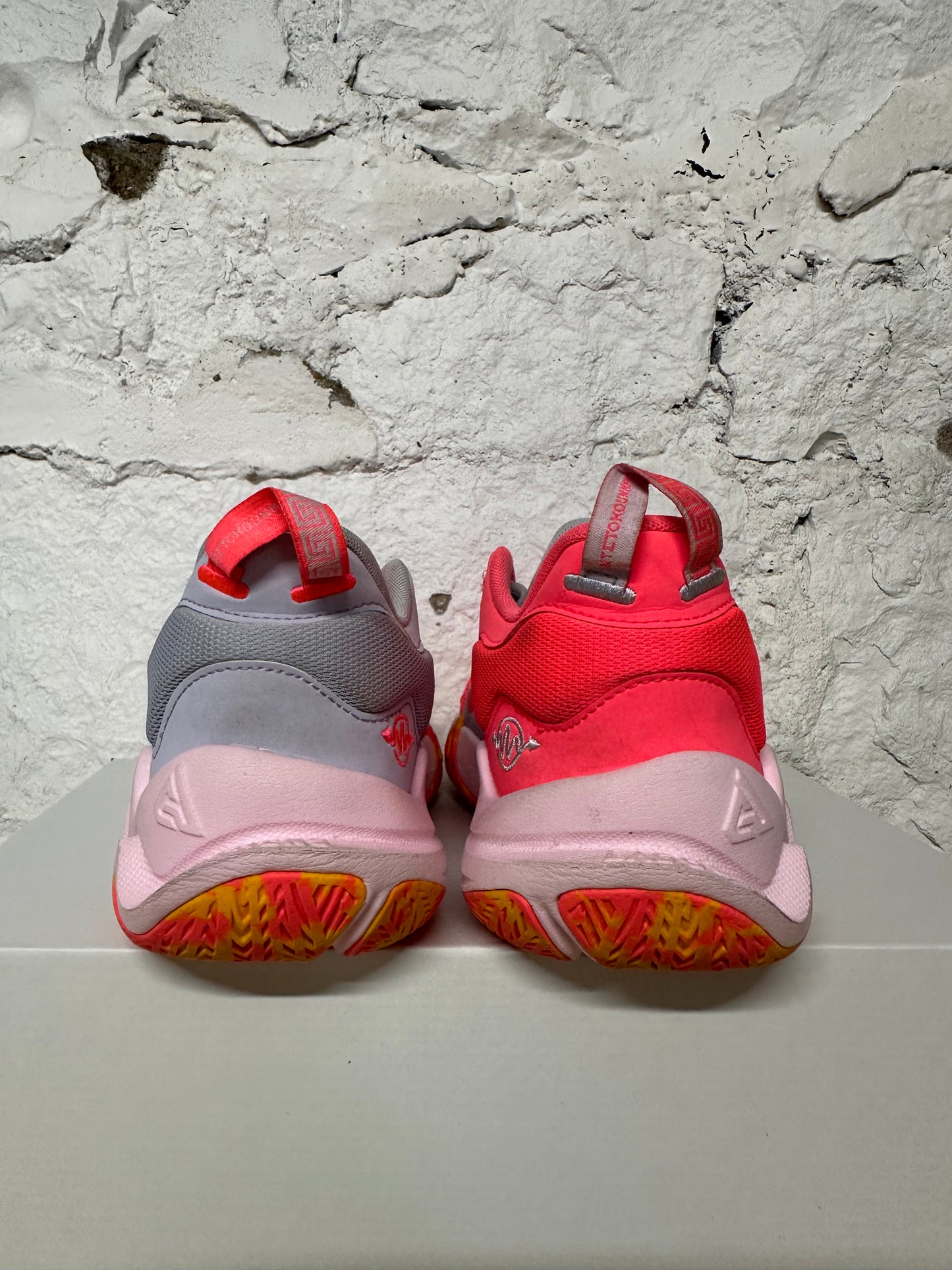 Nike Giannis Immortality Hot Punch Sz 7Y