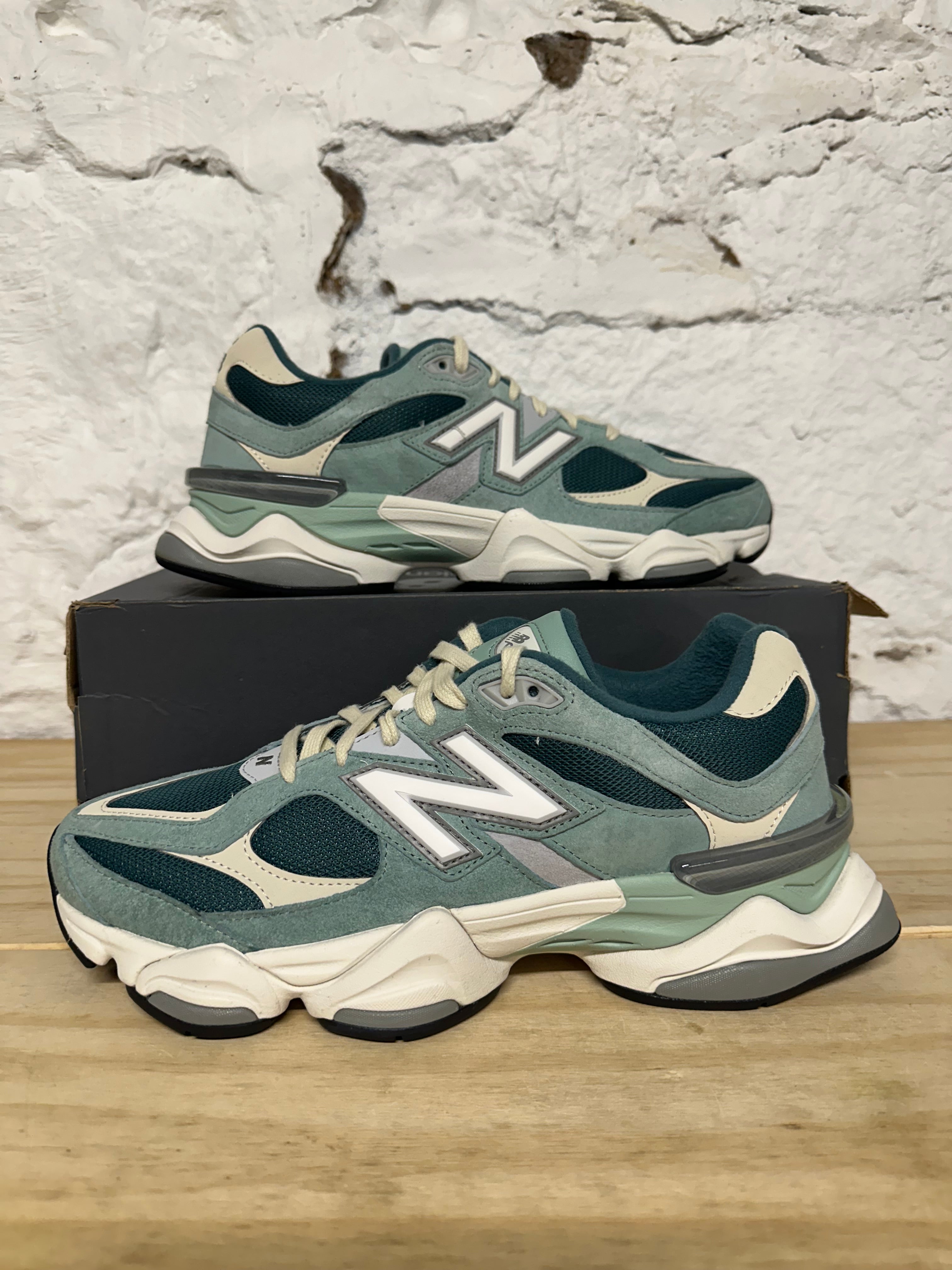 New Balance 9060 Green Sz 10