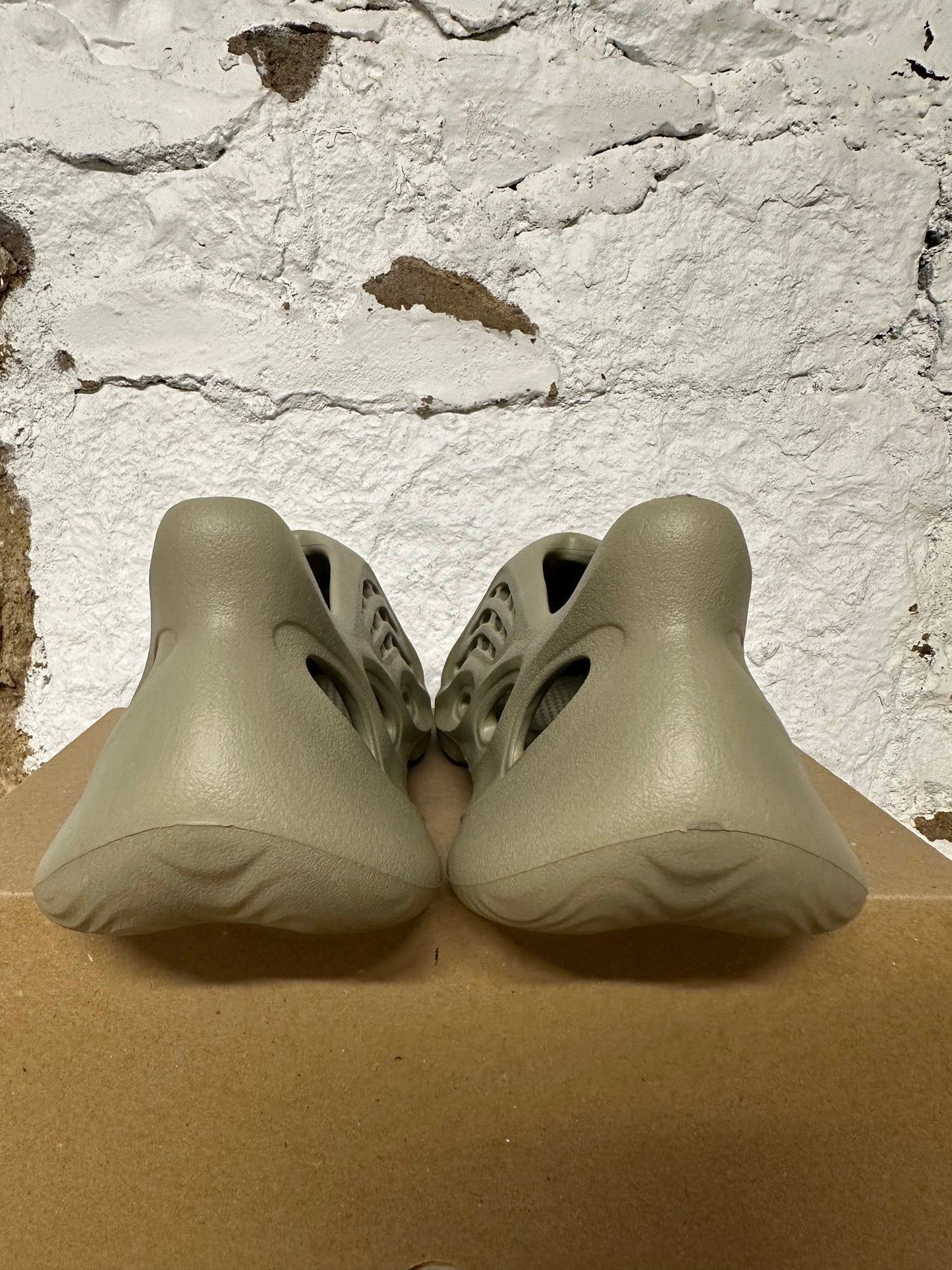 Yeezy Foam RNNR Stone Salt Sz 8 DS