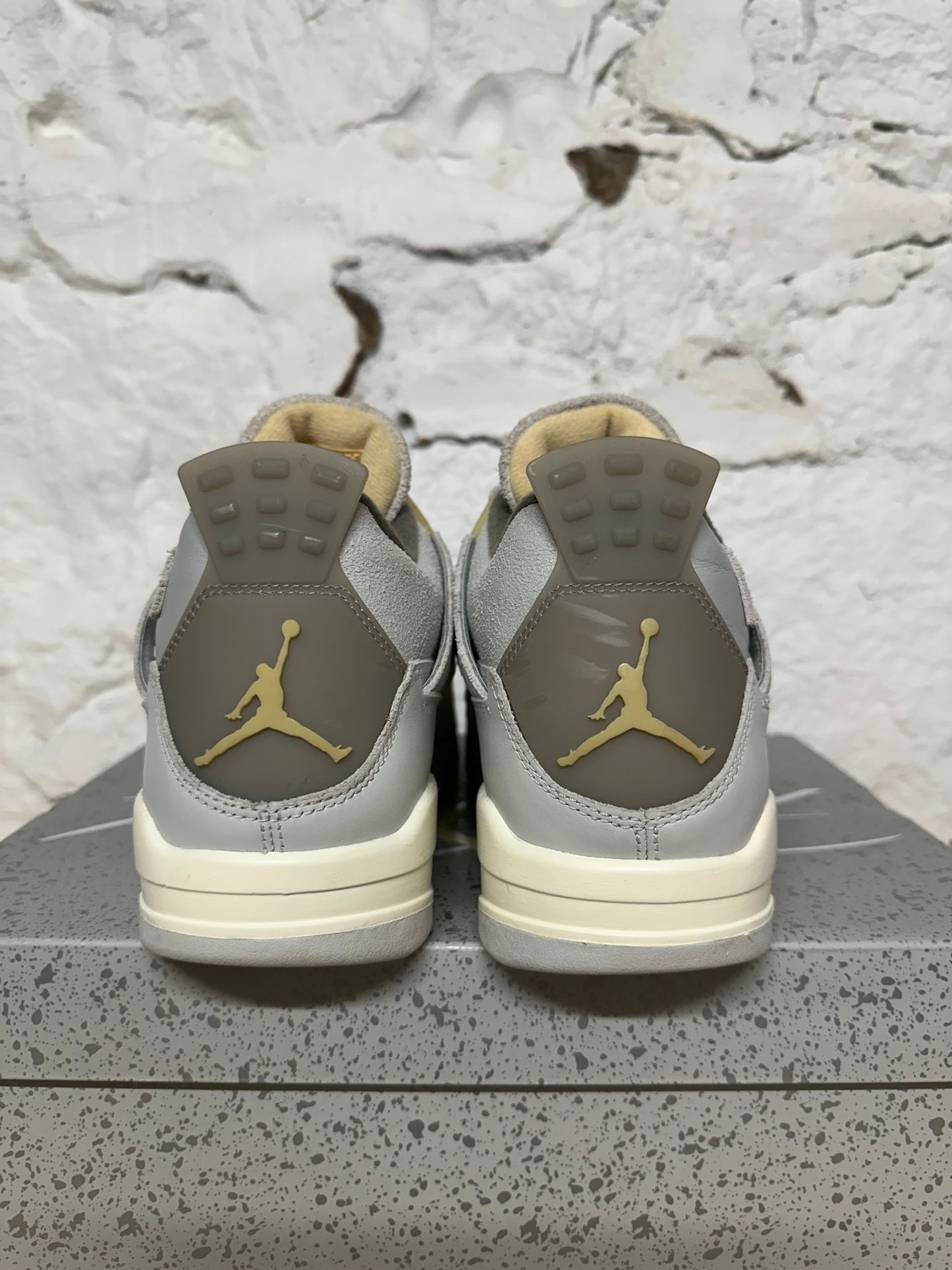 Air Jordan 4 Photon Dust Sz 10.5