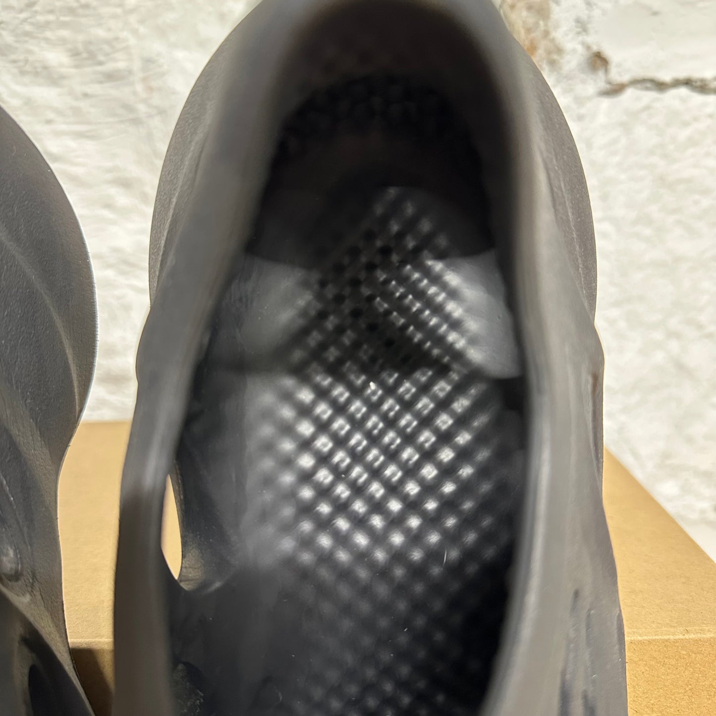 Yeezy Foamrunner Onyx Sz 8