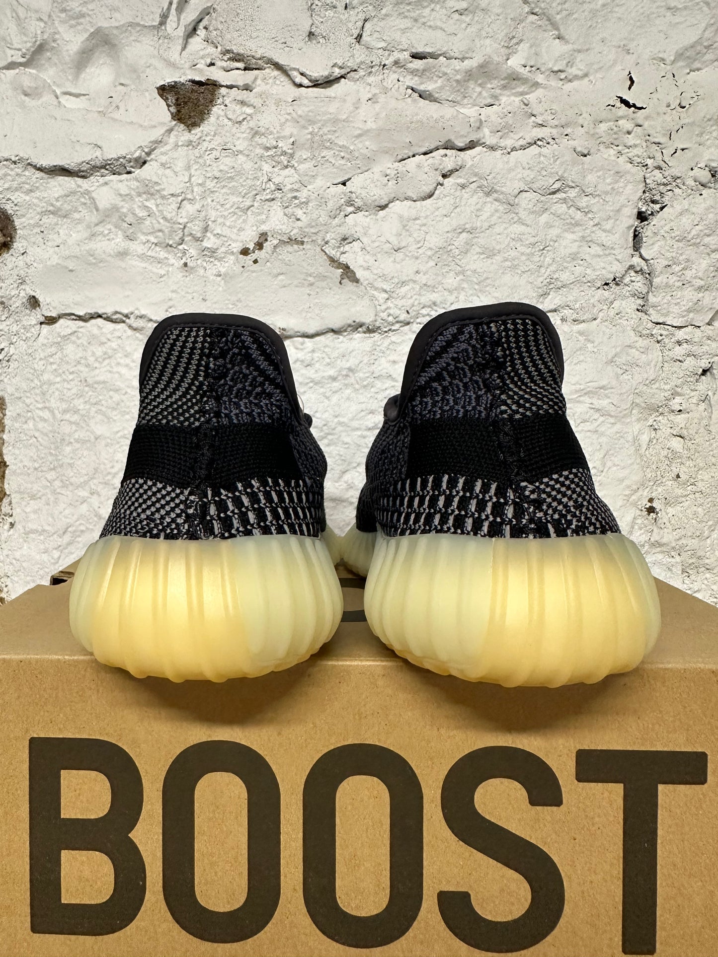 Yeezy 350 V2 Carbon Sz 8 DS