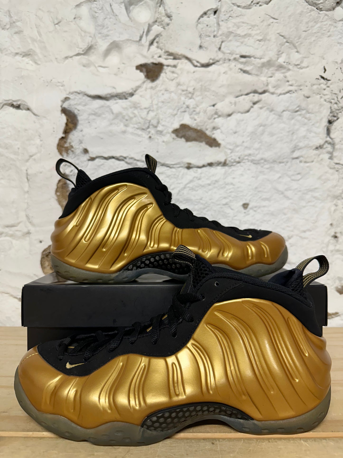 Nike Air Foamposite One Metallic Gold Sz 8.5