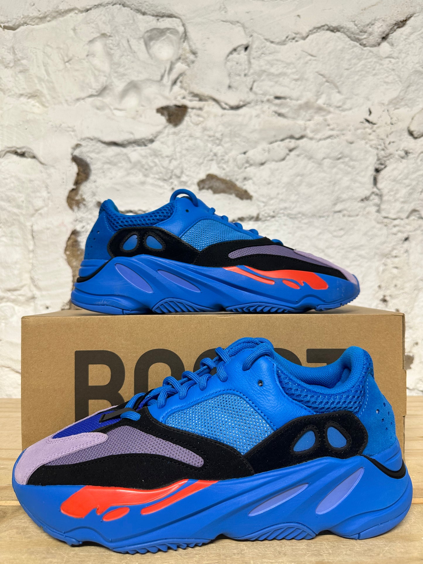 Yeezy 700 Hi-Res Blue Sz 9 DS