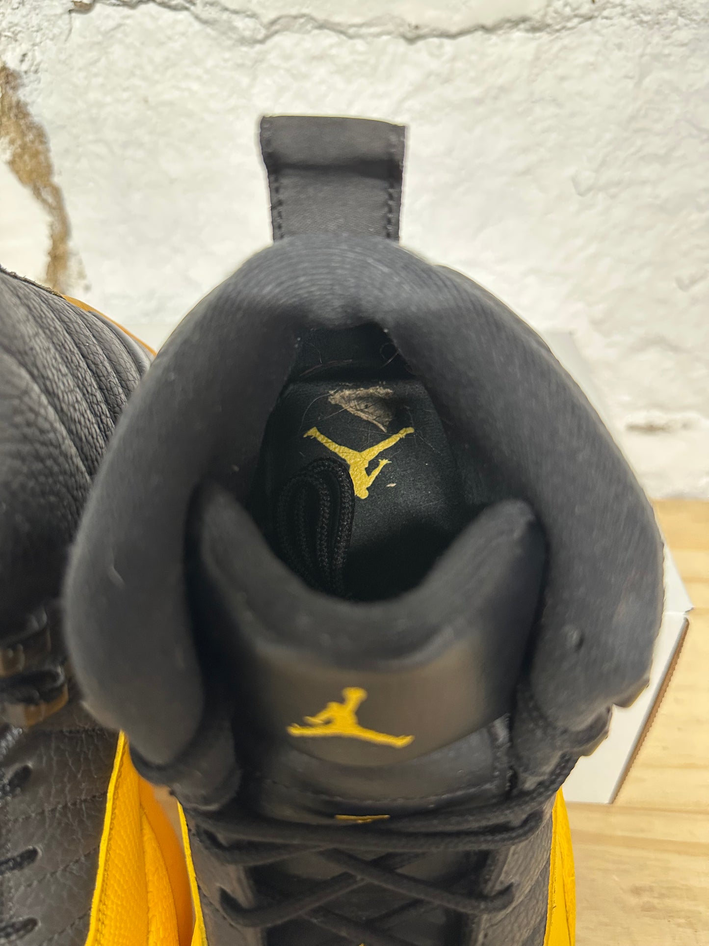 Air Jordan 12 University Gold Sz 10.5