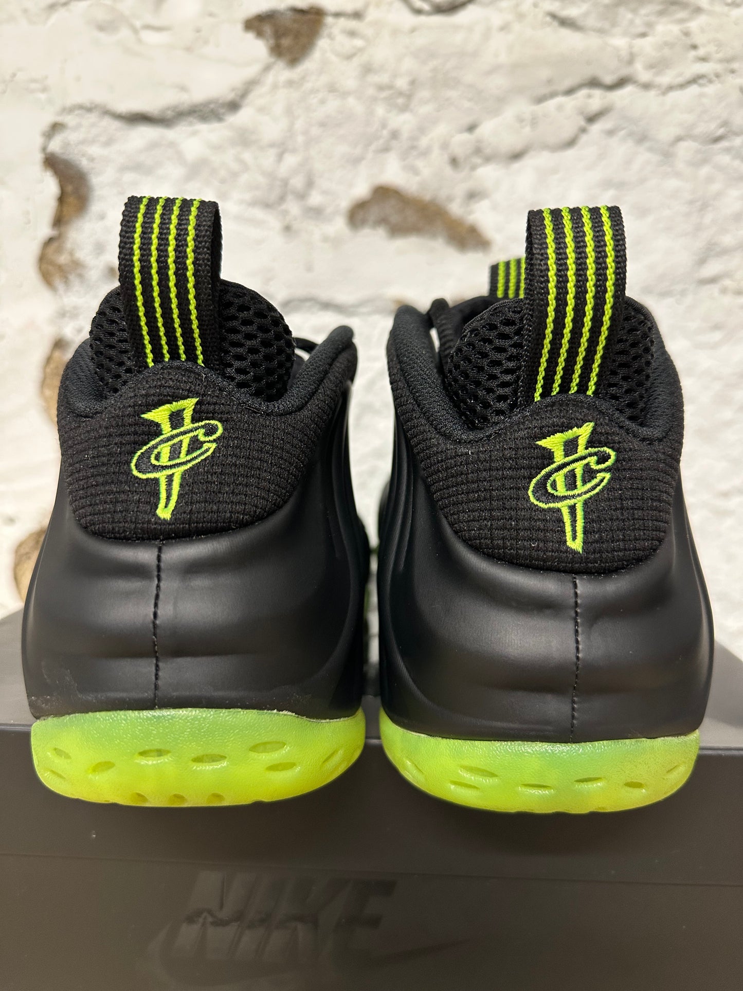 Nike Air Foamposite One Black Volt Sz 10
