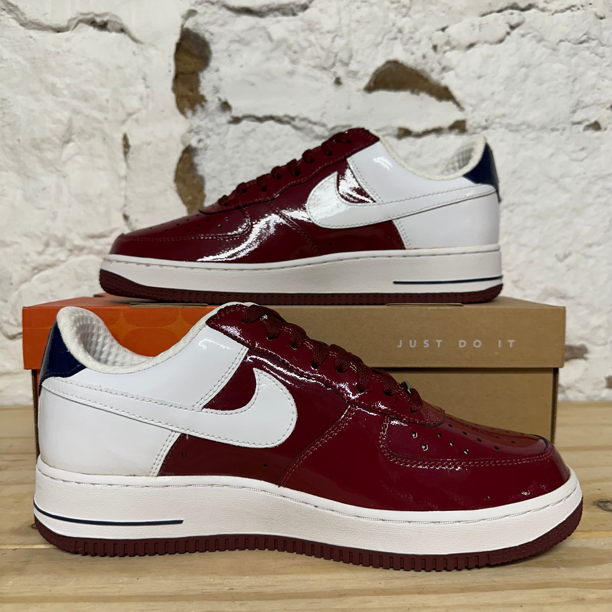 Nike Air Force 1 Premium LeBron Team Red Sz 10 DS