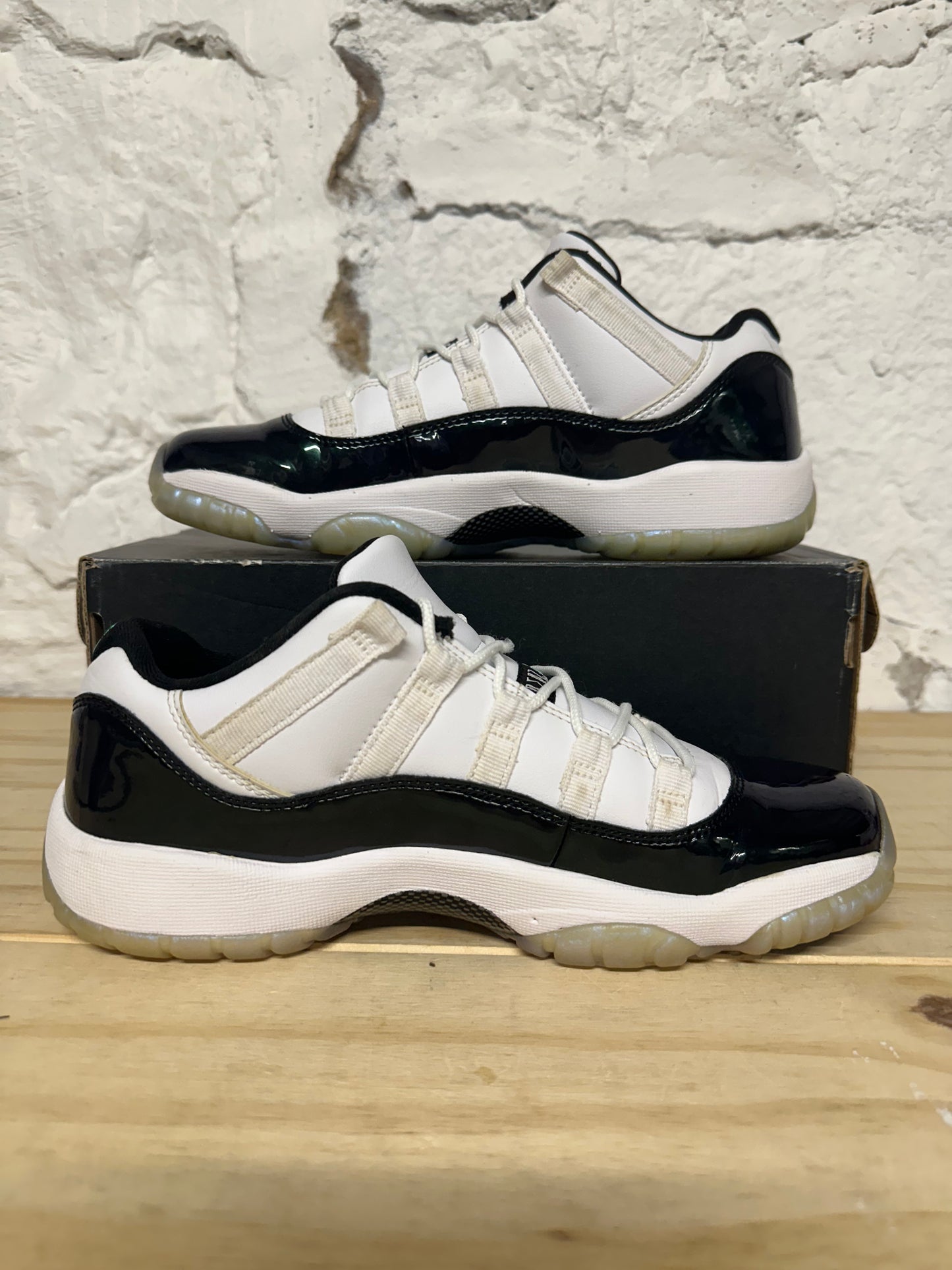 Air Jordan 11 Low Emerald Sz 7Y
