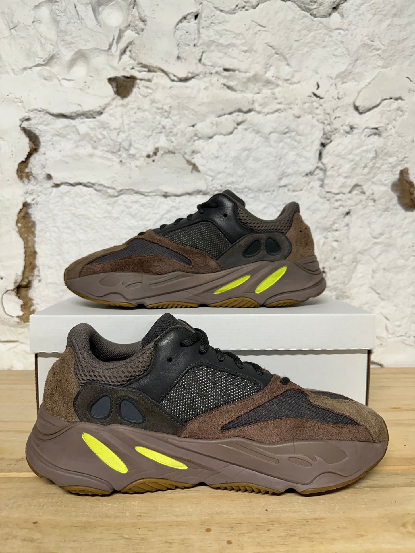 Yeezy 700 Mauve Sz 11