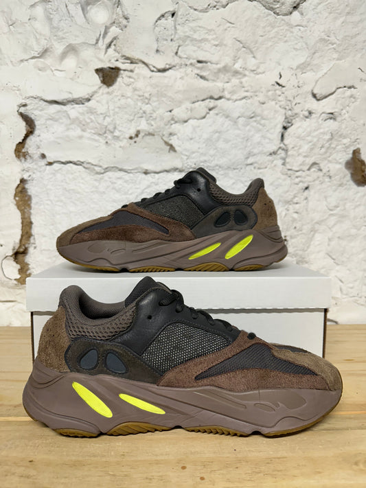 Yeezy 700 Mauve Sz 11
