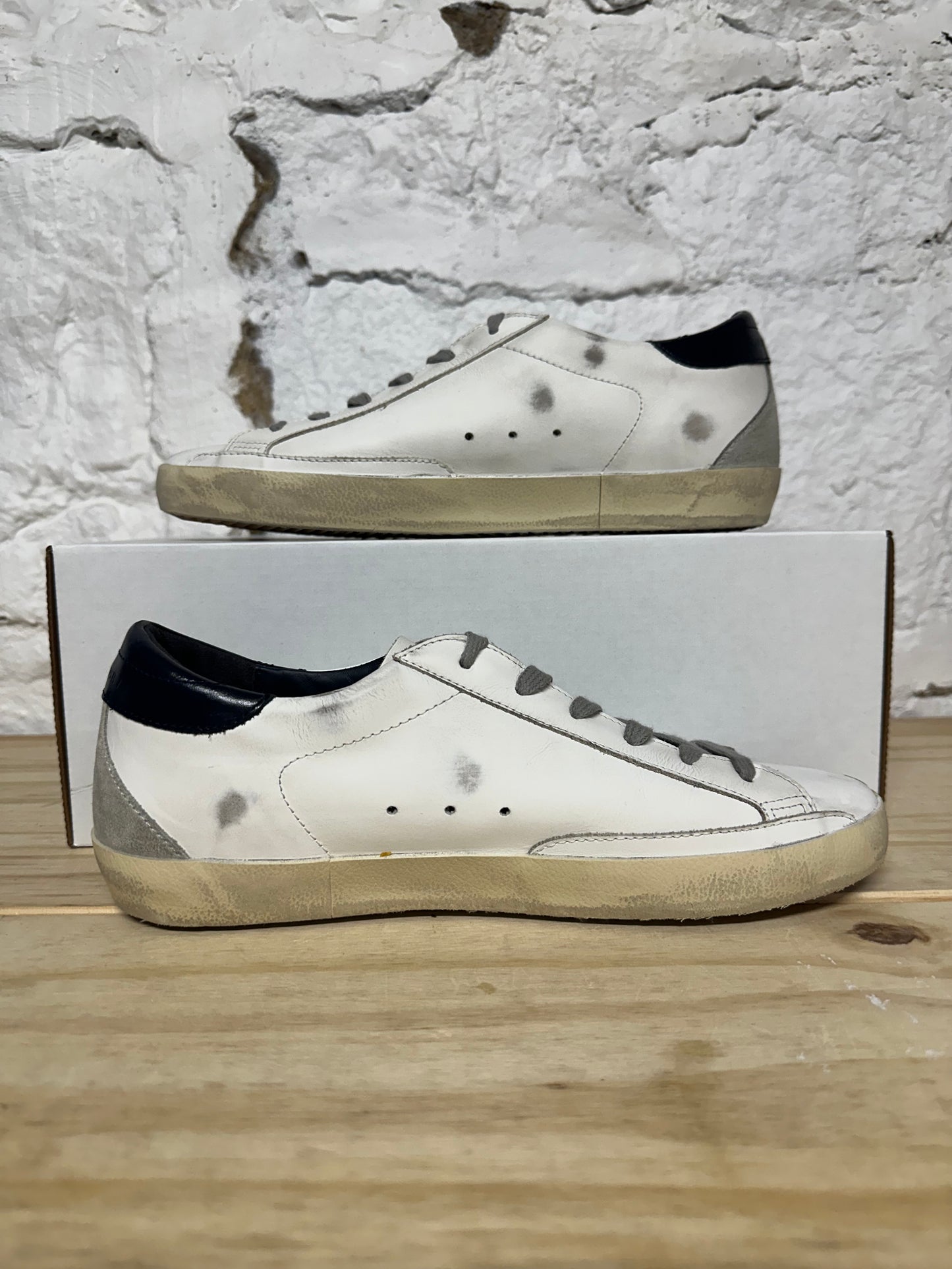 Golden Goose Superstar White Navy Sz 8 (41) DS